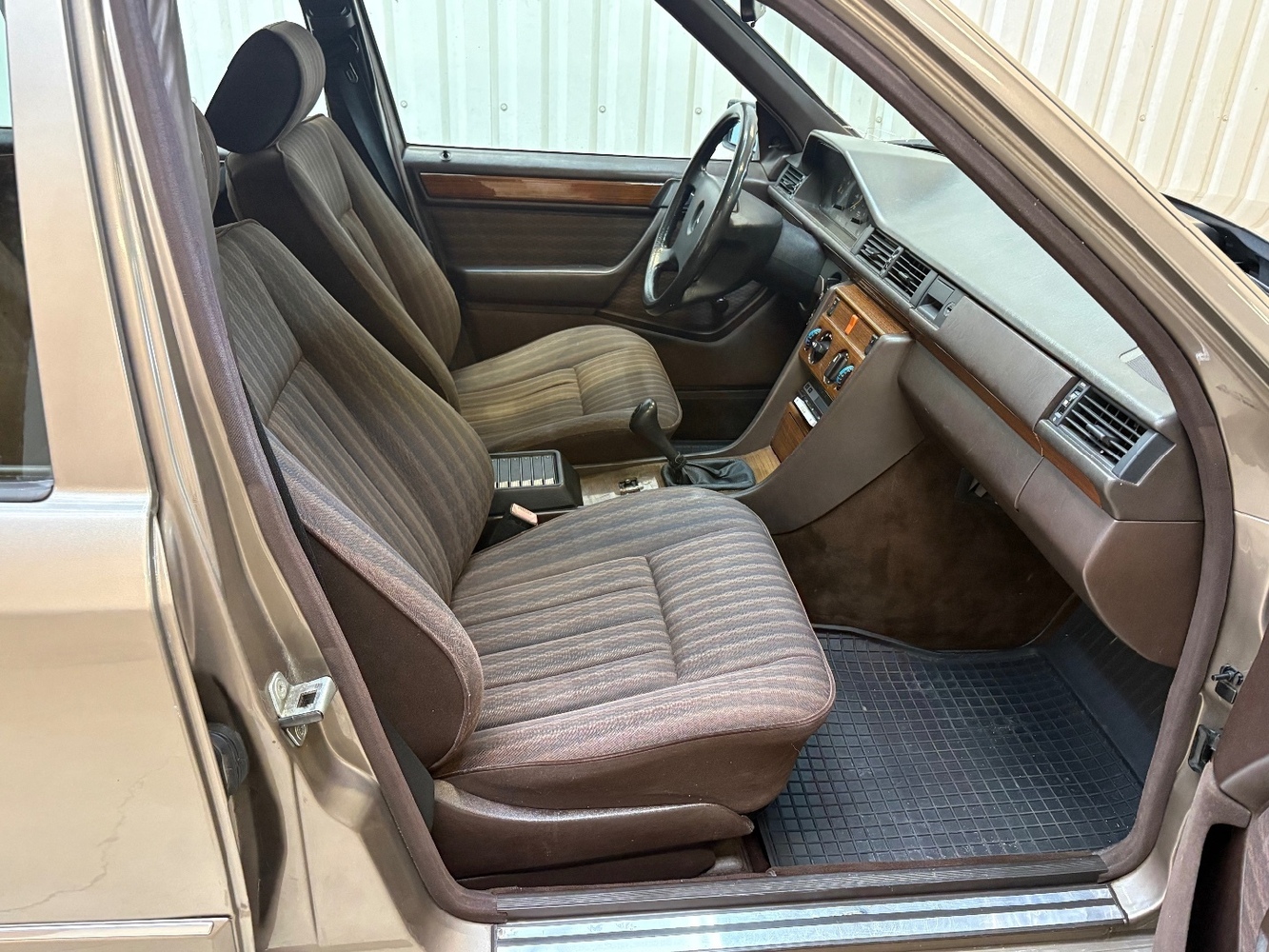 Mercedes-Benz 200 vaihtoauto