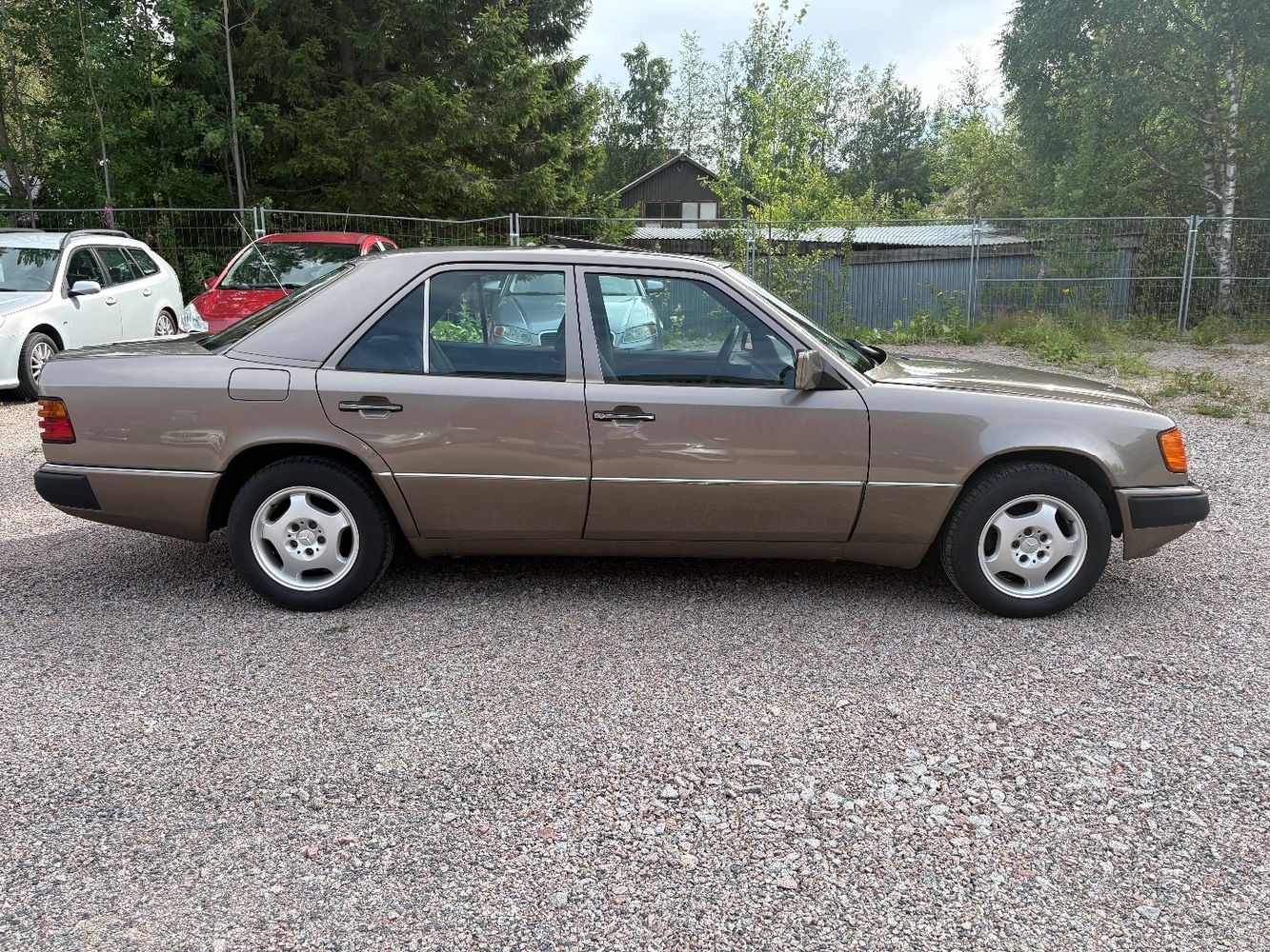 Mercedes-Benz 200 vaihtoauto