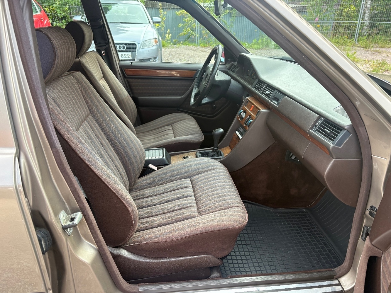 Mercedes-Benz 200 vaihtoauto