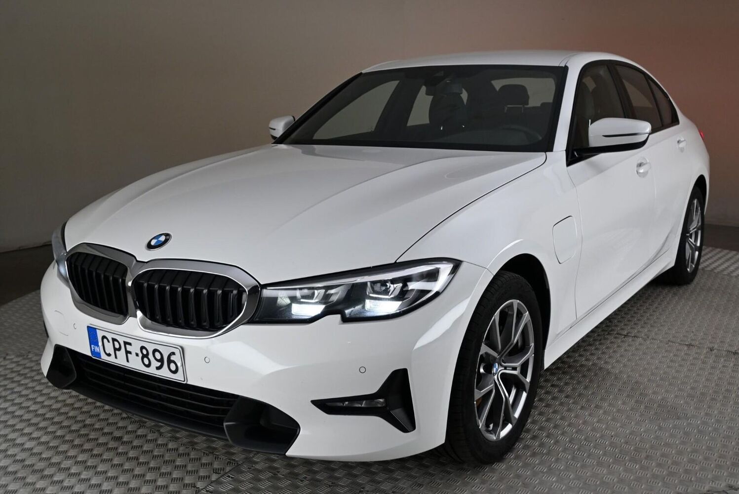 BMW 320 vaihtoauto