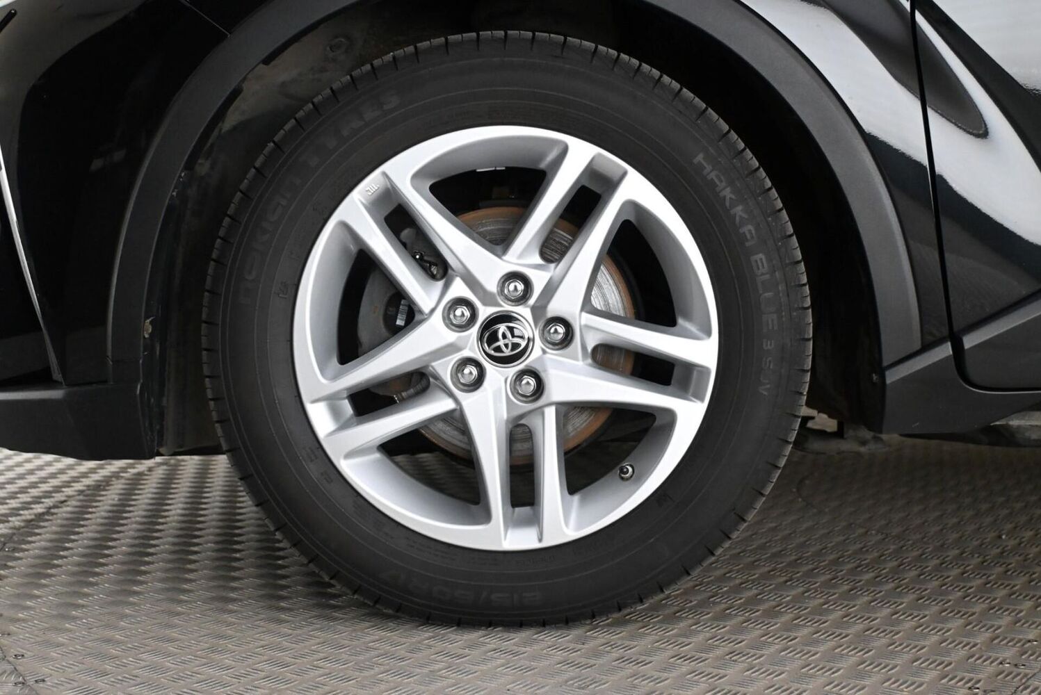 Toyota C-HR vaihtoauto