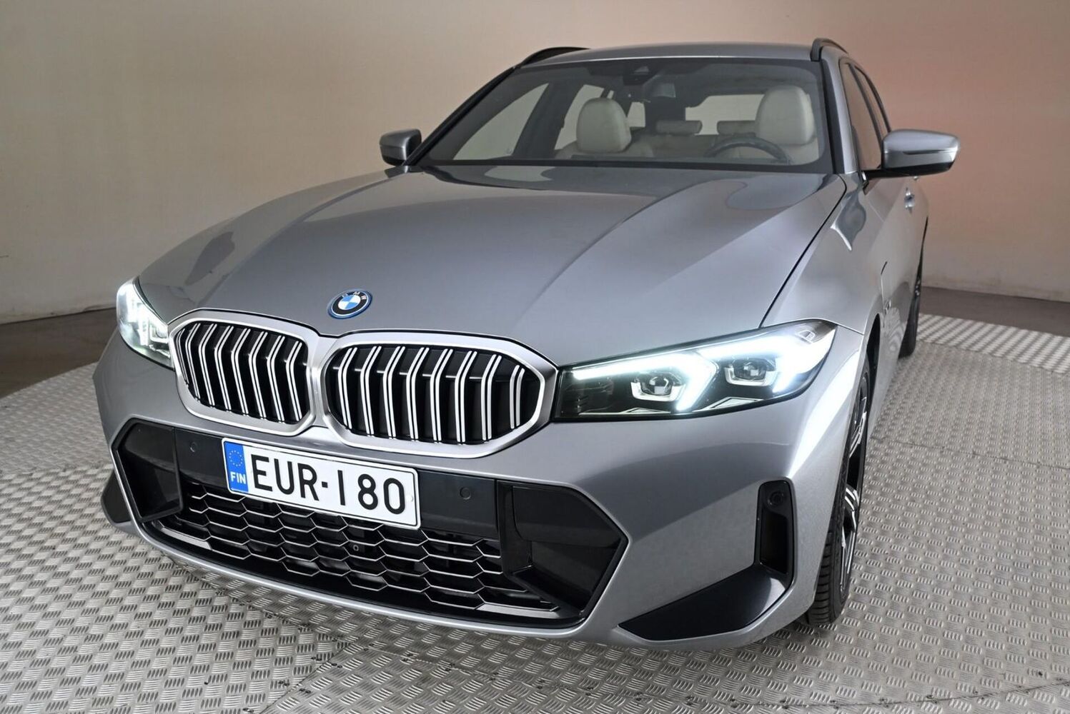 BMW 330 vaihtoauto