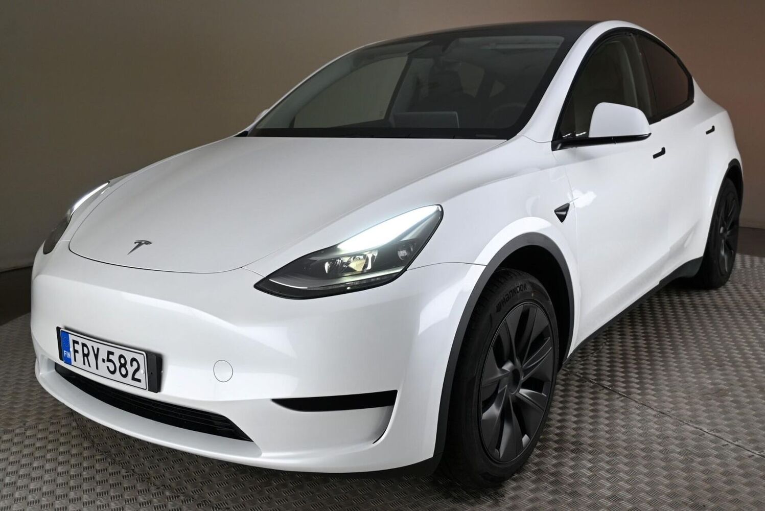 Tesla Model Y vaihtoauto