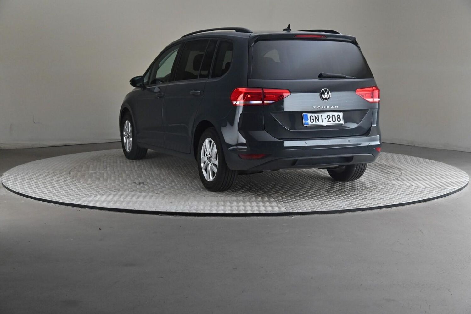 Volkswagen Touran vaihtoauto