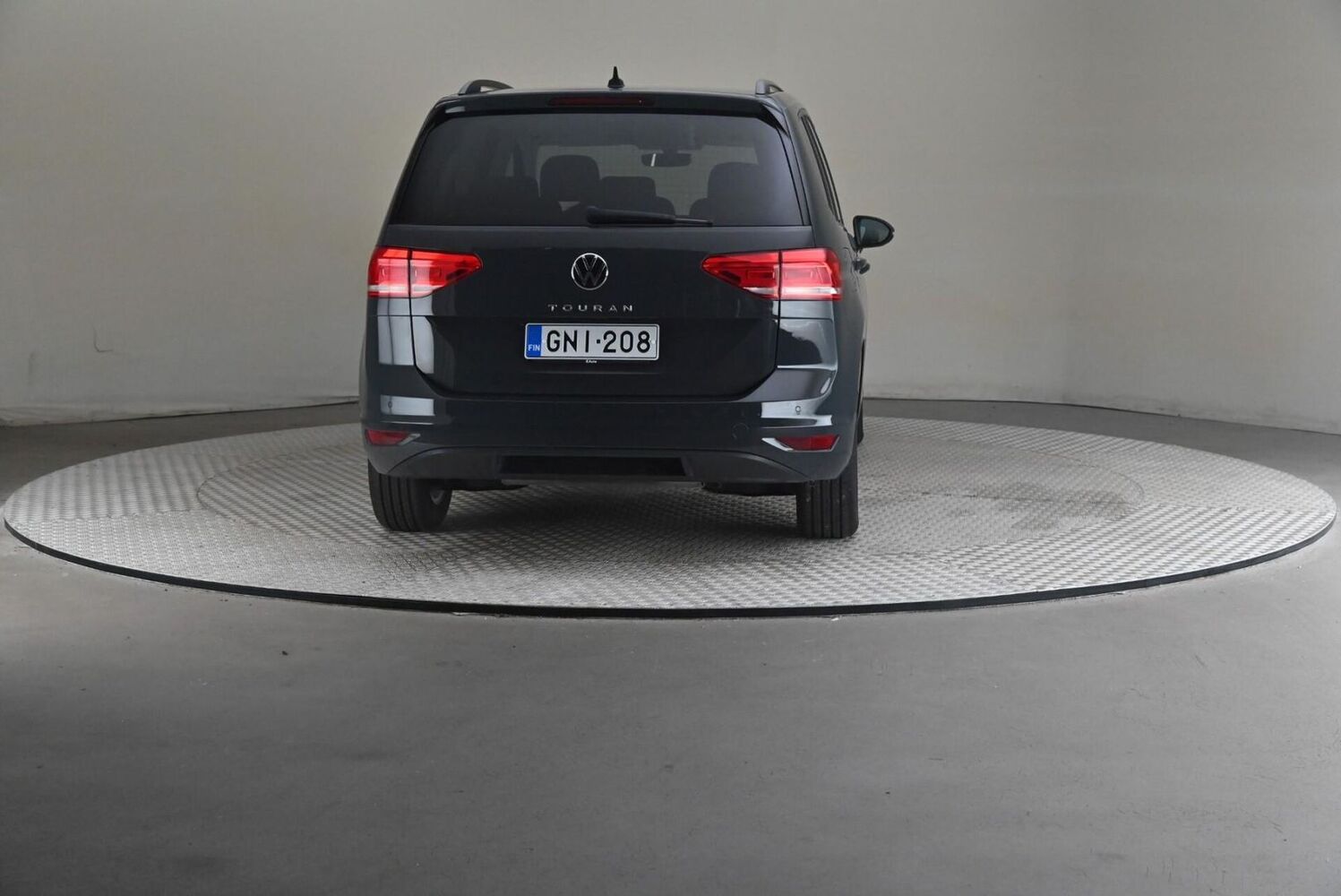Volkswagen Touran vaihtoauto