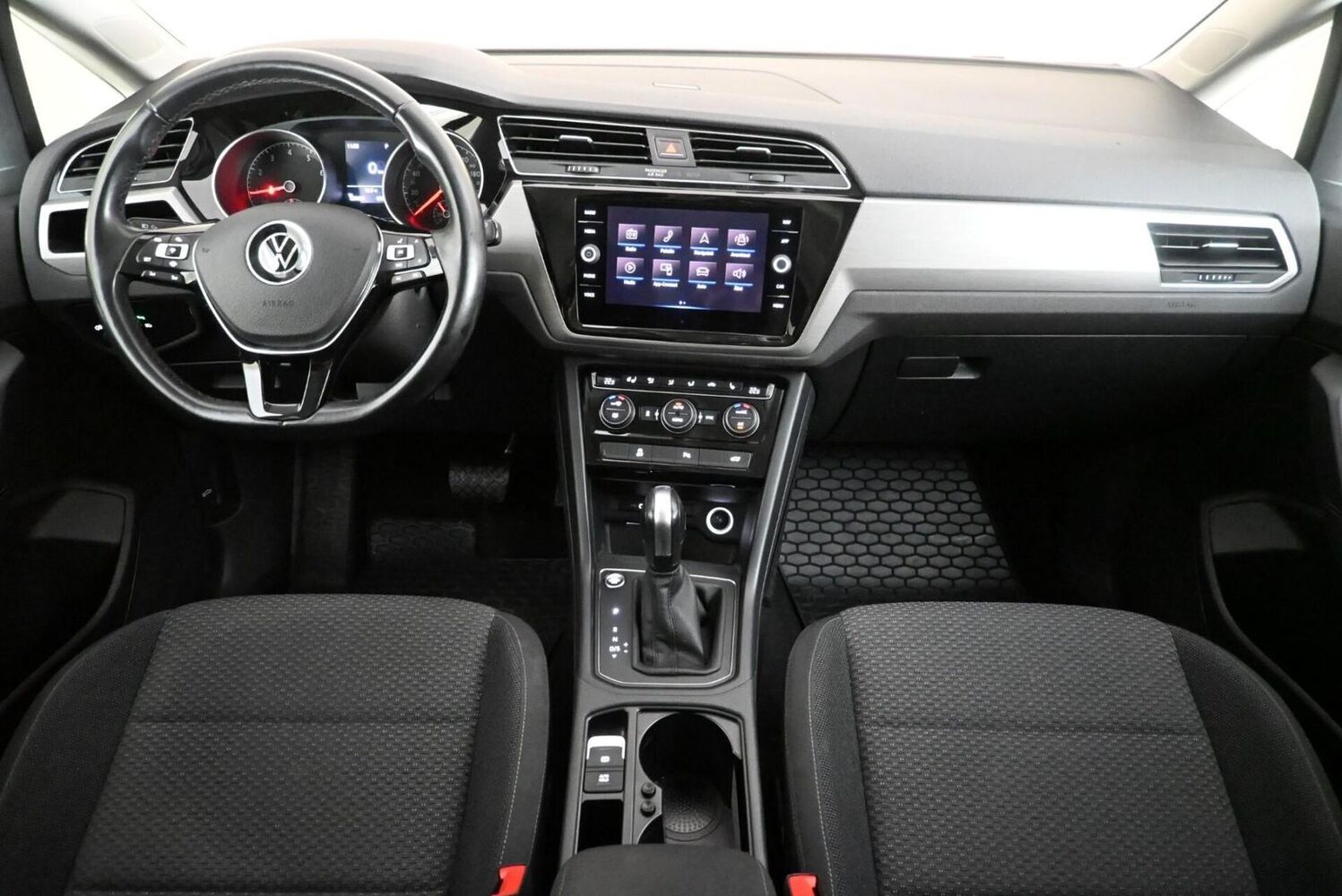 Volkswagen Touran vaihtoauto