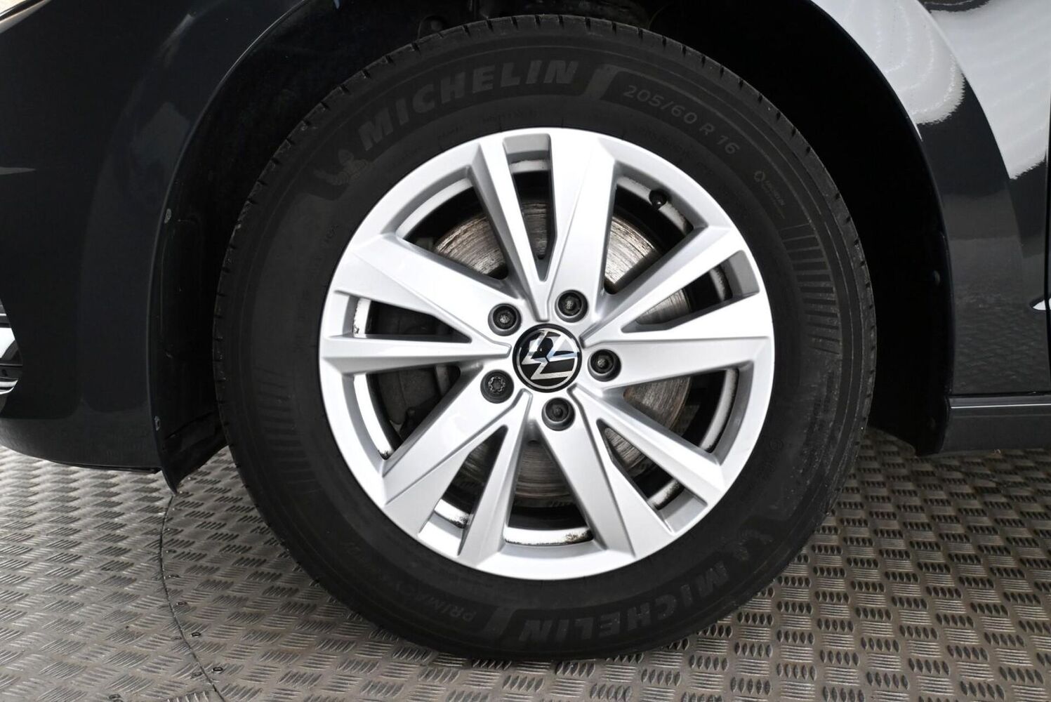 Volkswagen Touran vaihtoauto