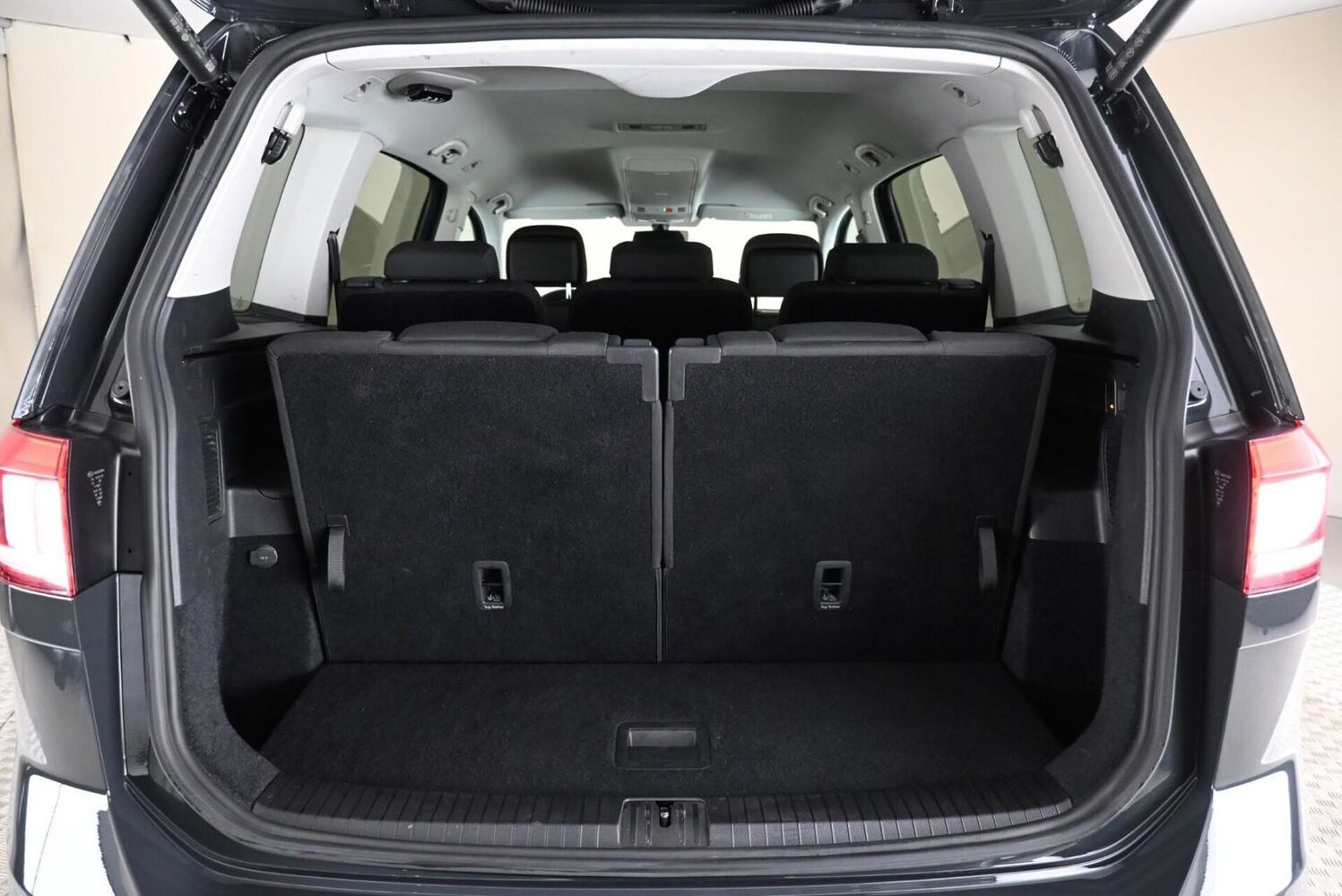 Volkswagen Touran vaihtoauto