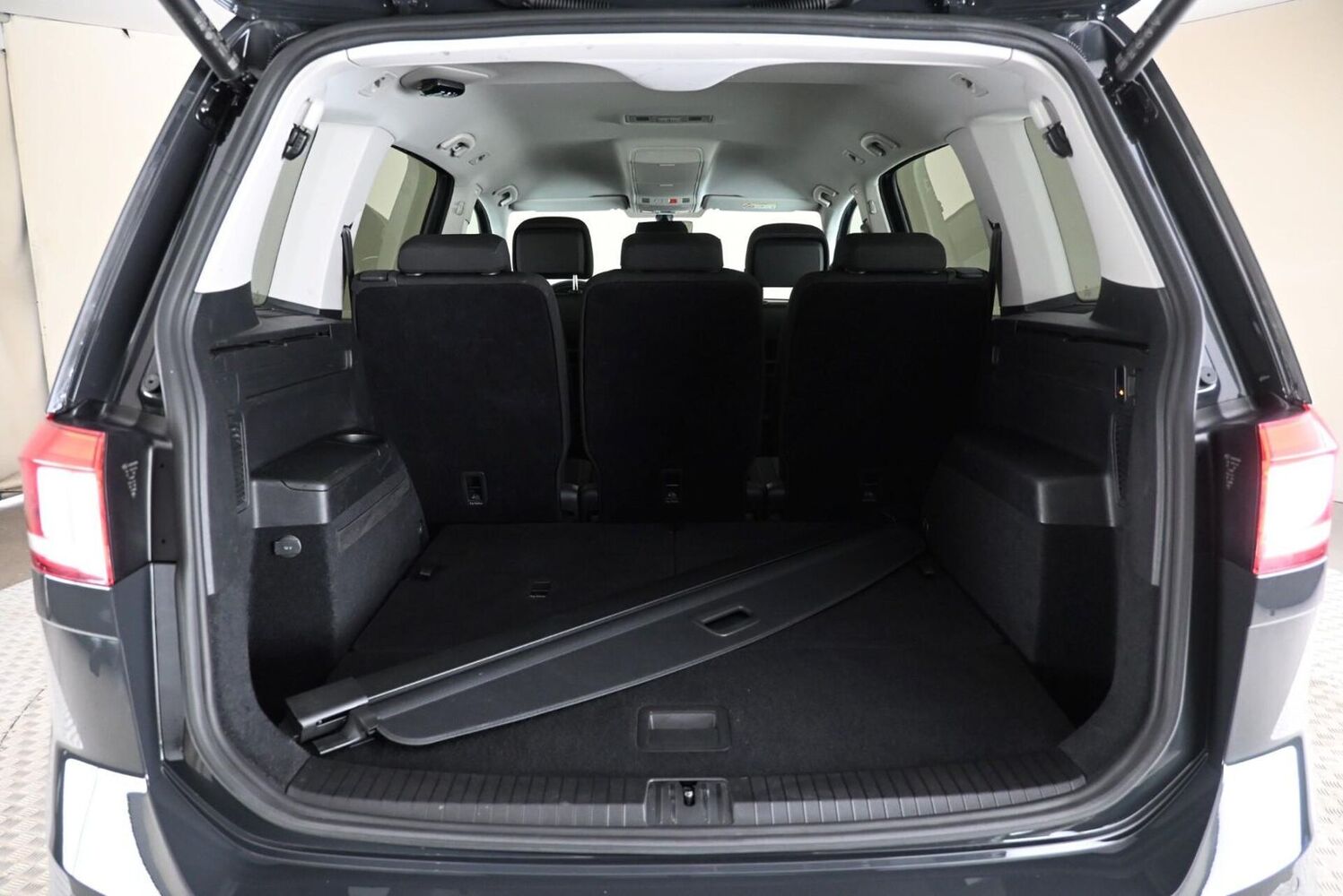 Volkswagen Touran vaihtoauto