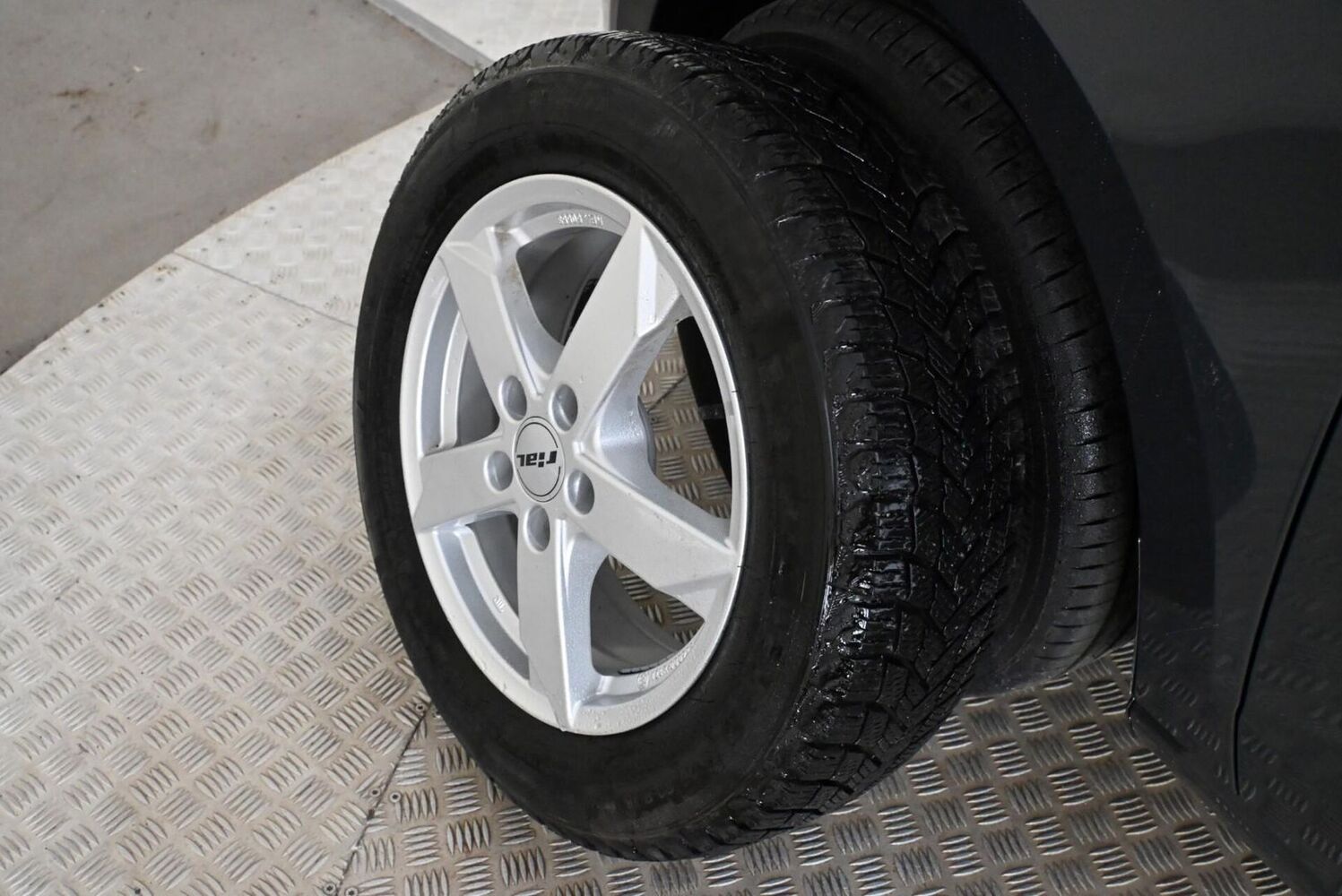 Volkswagen Touran vaihtoauto