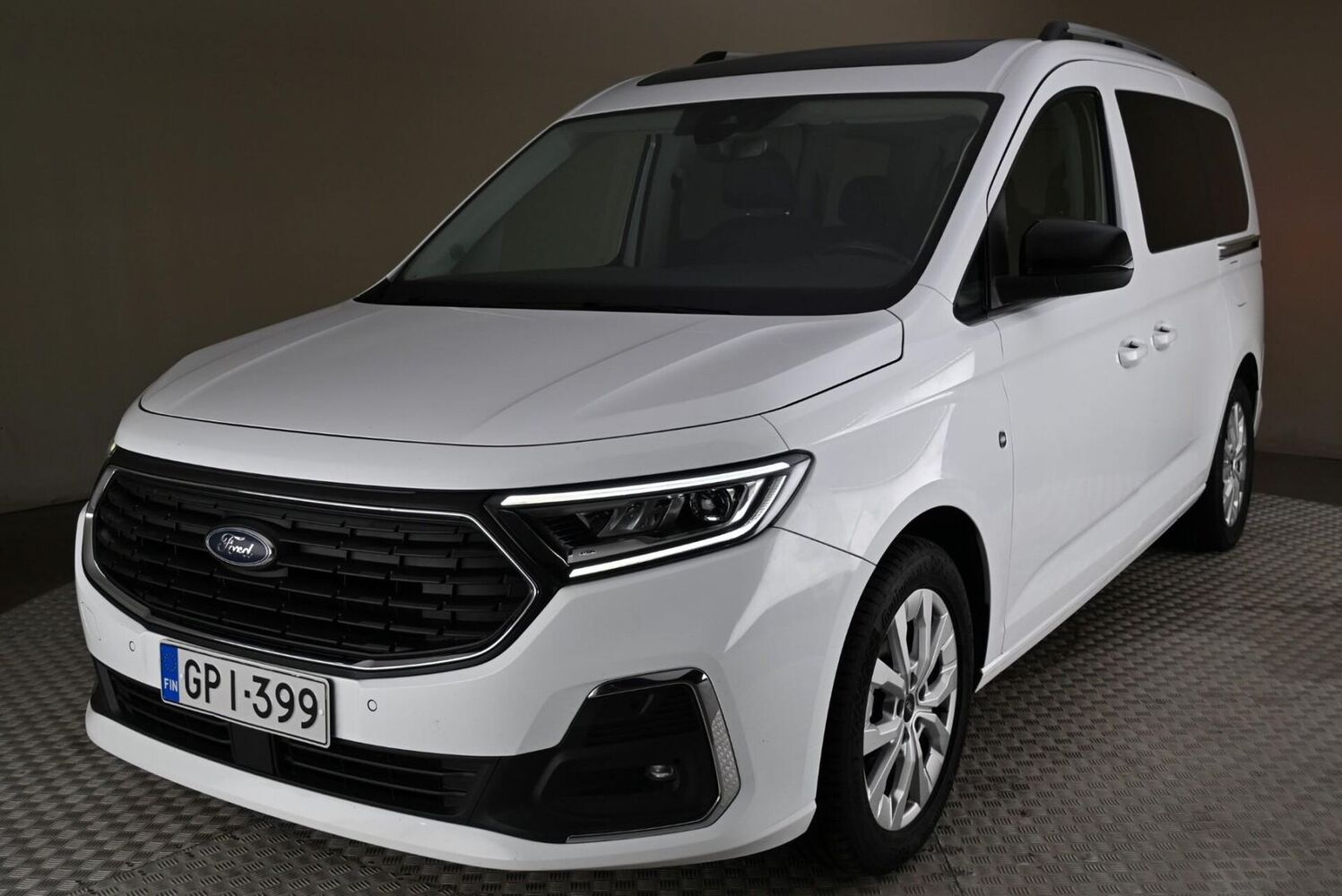Ford Grand Tourneo Connect vaihtoauto