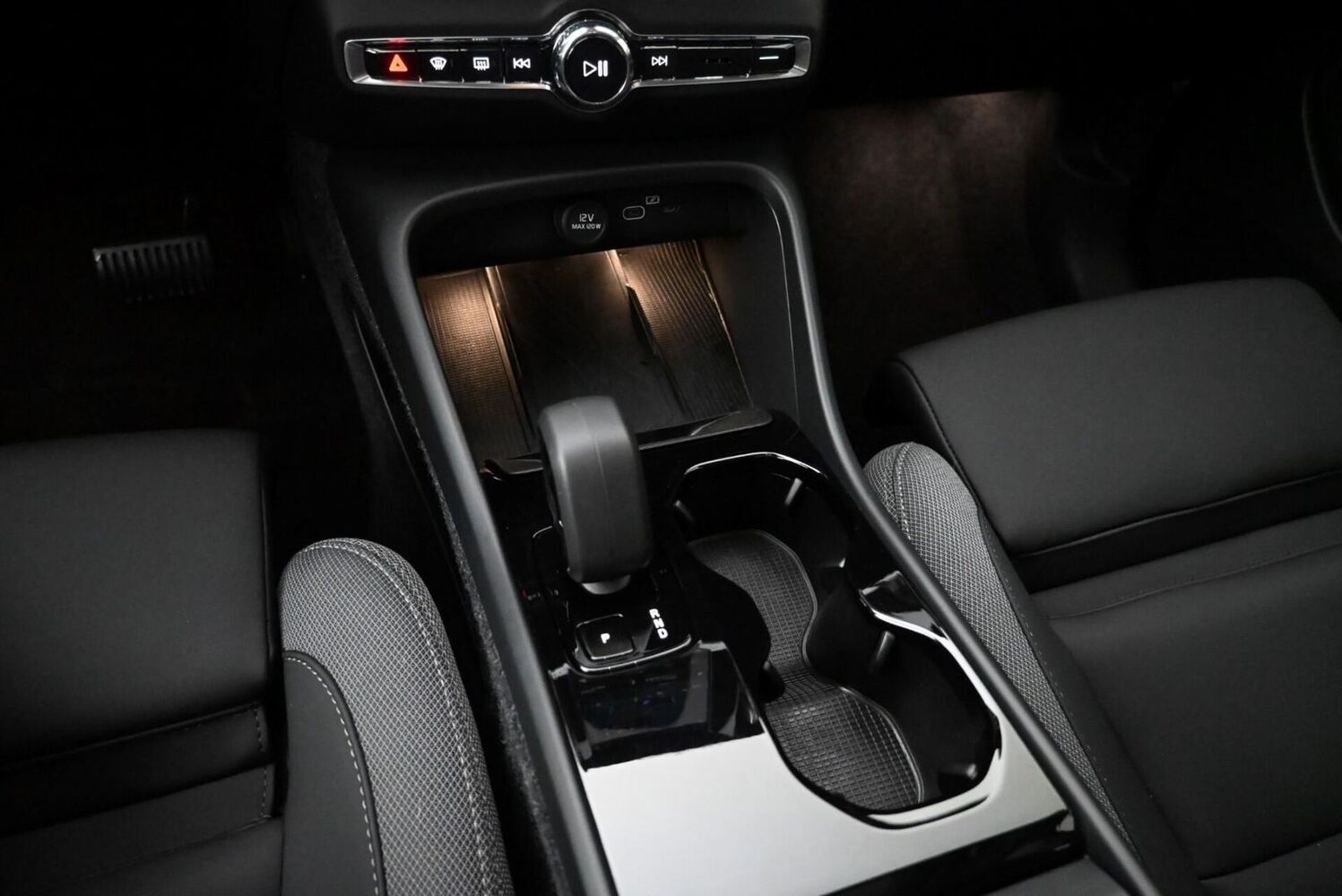 Volvo EX40 vaihtoauto