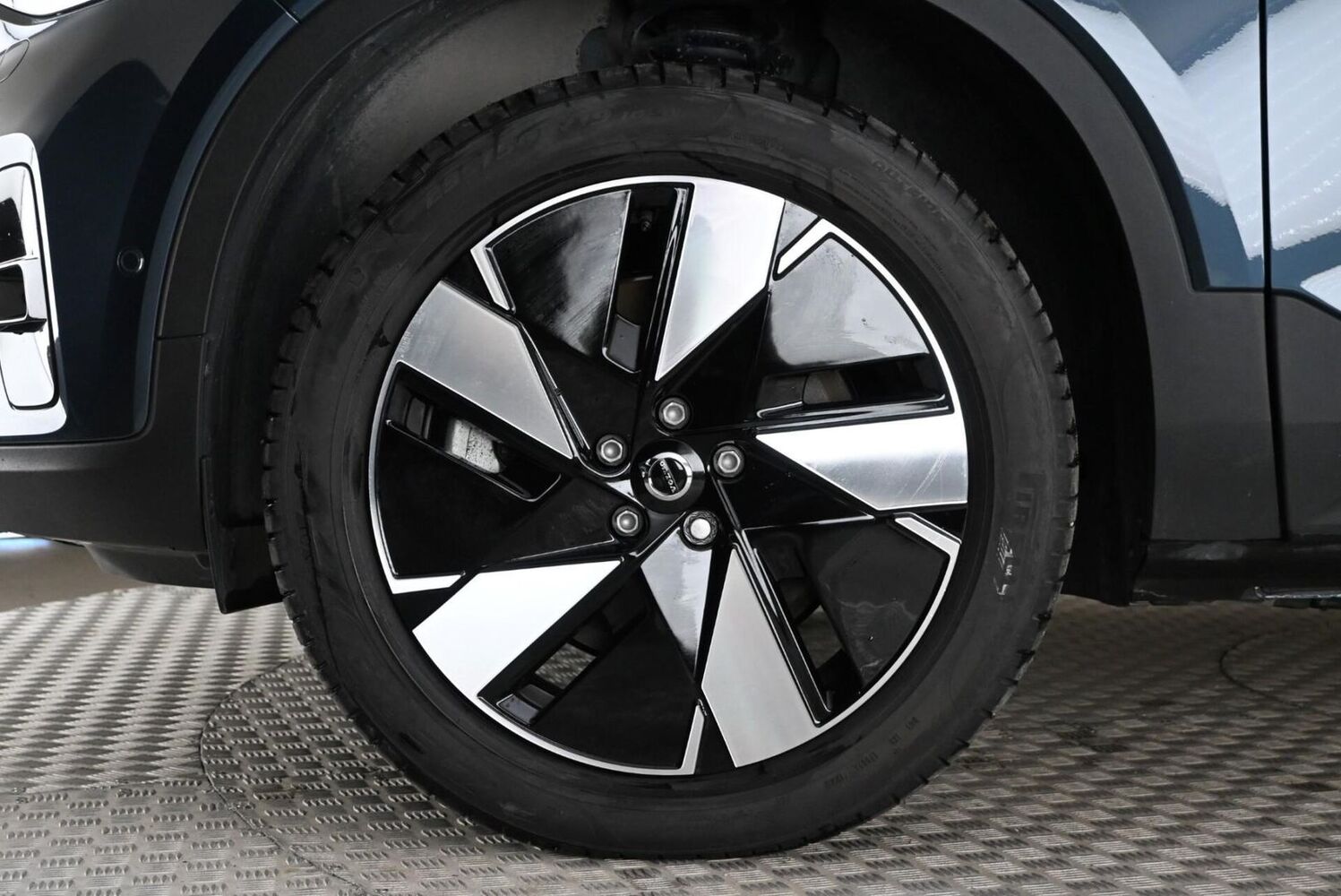 Volvo EX40 vaihtoauto