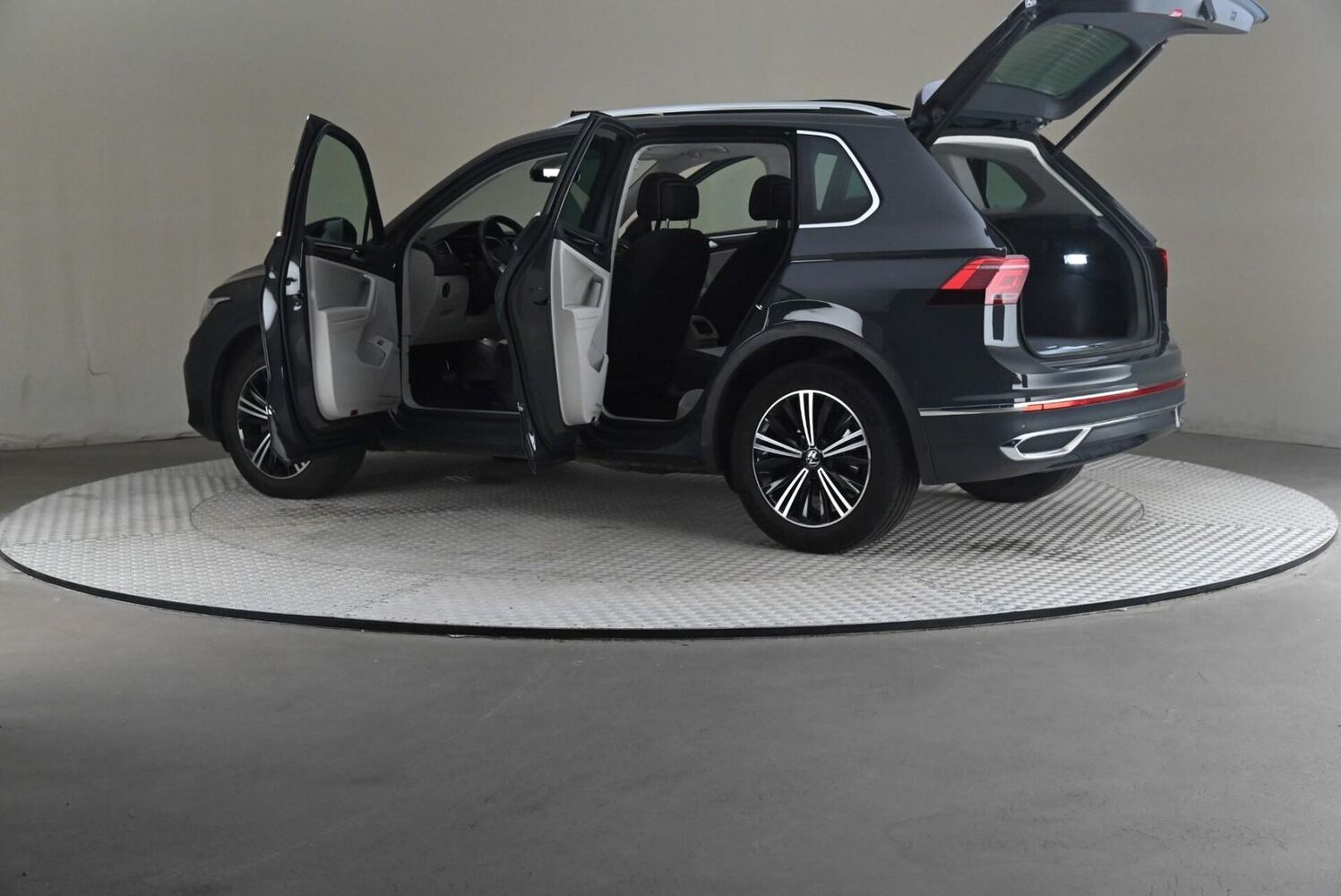 Volkswagen Tiguan vaihtoauto