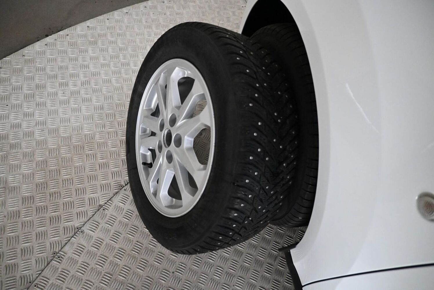 Ford Transit Connect vaihtoauto