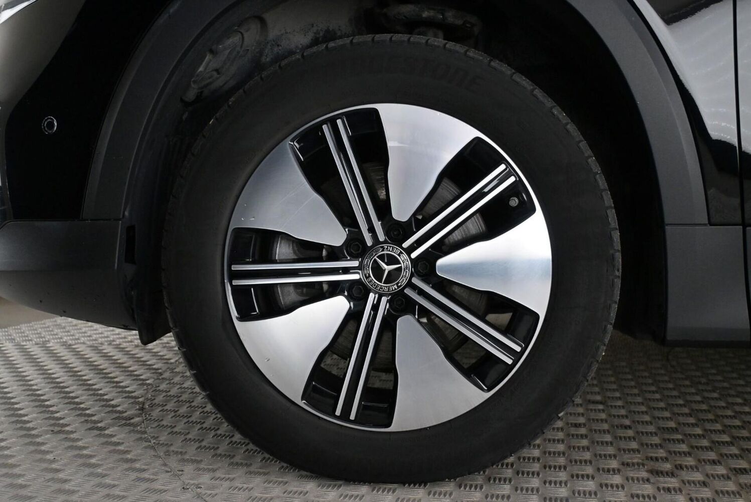 Mercedes-Benz EQB vaihtoauto