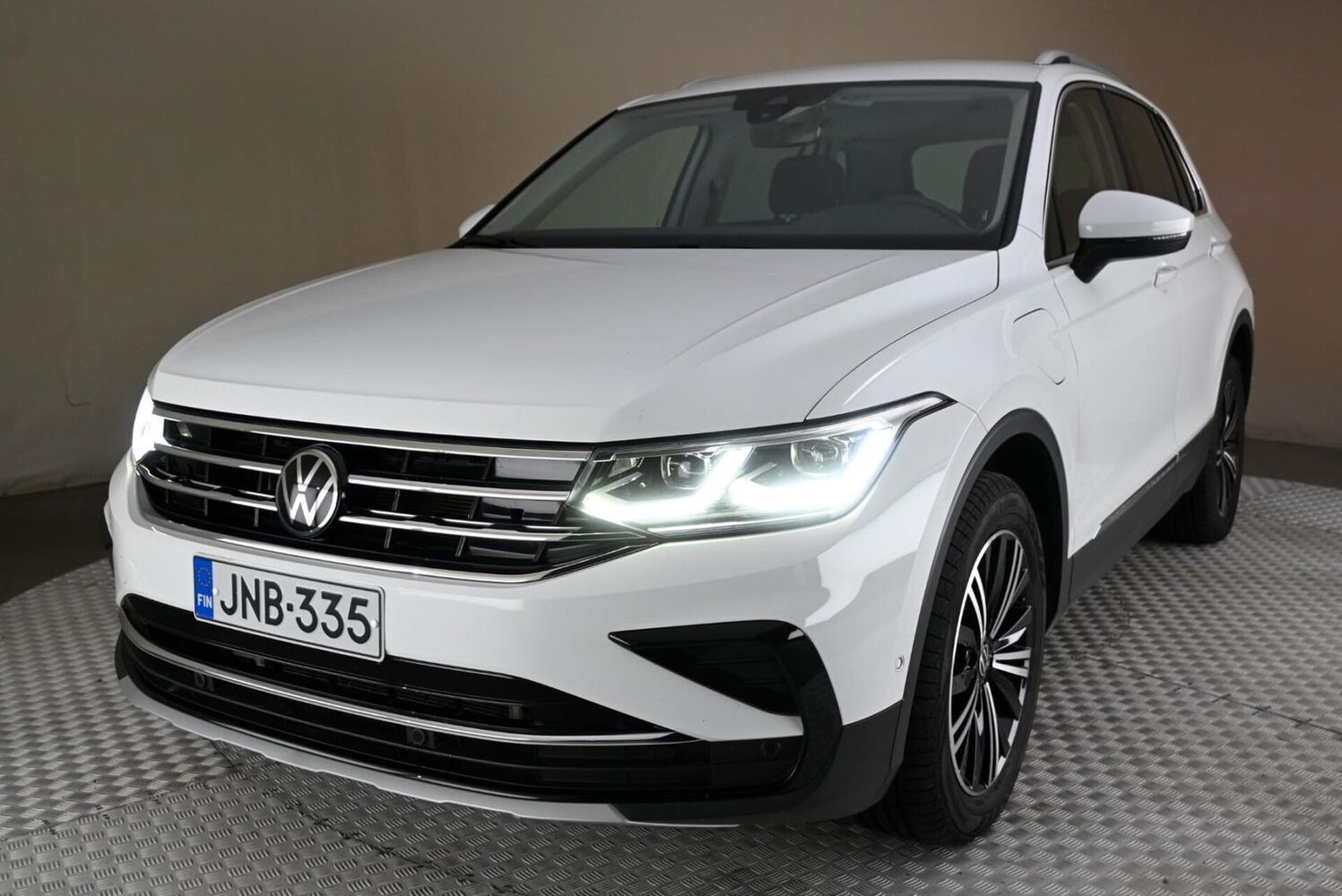 Volkswagen Tiguan vaihtoauto
