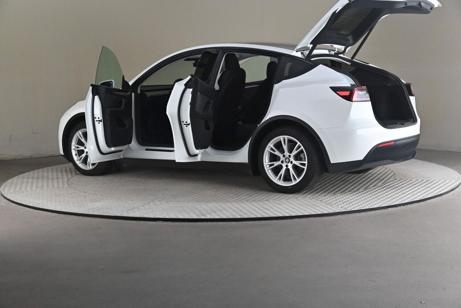 Tesla Model Y vaihtoauto