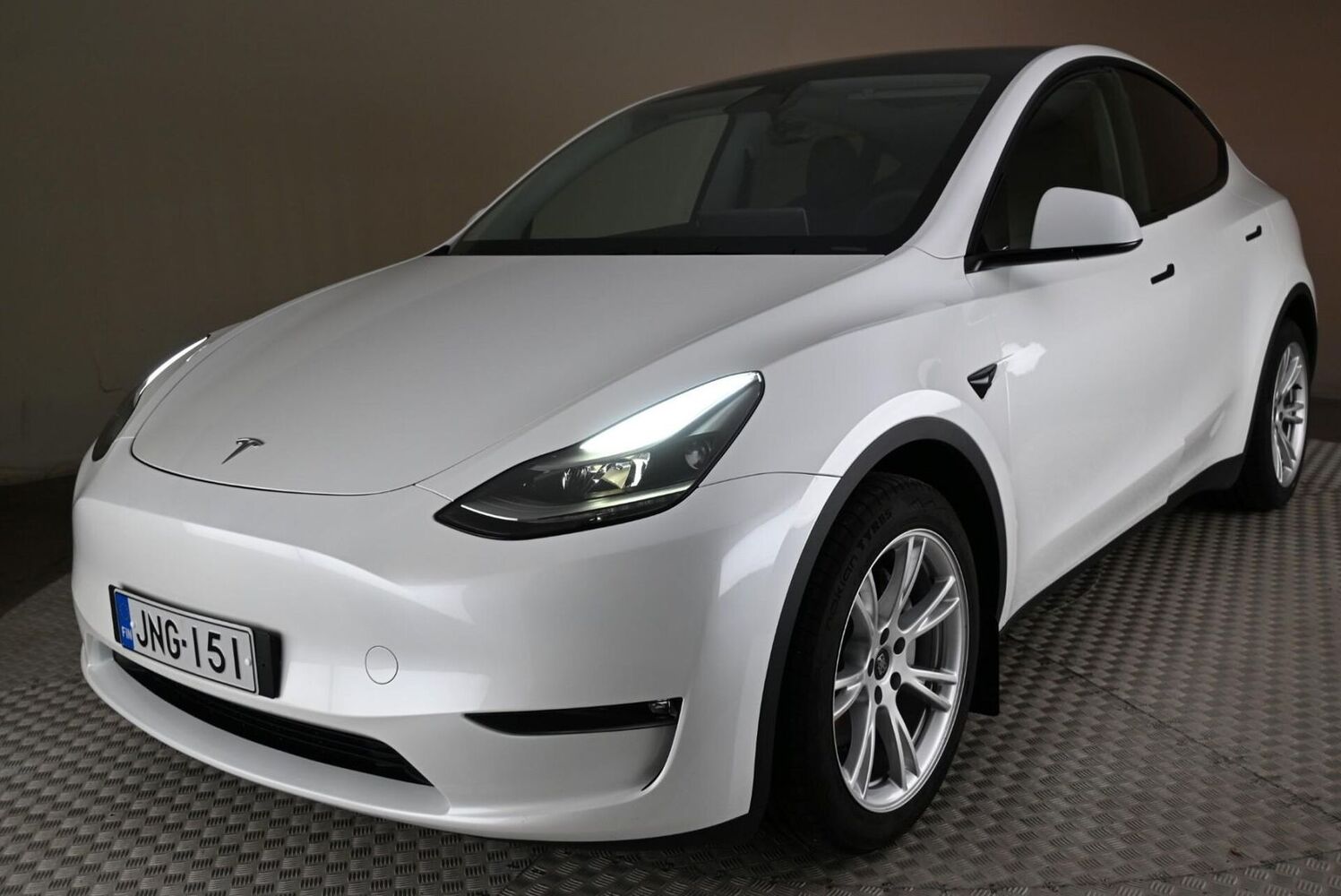 Tesla Model Y vaihtoauto