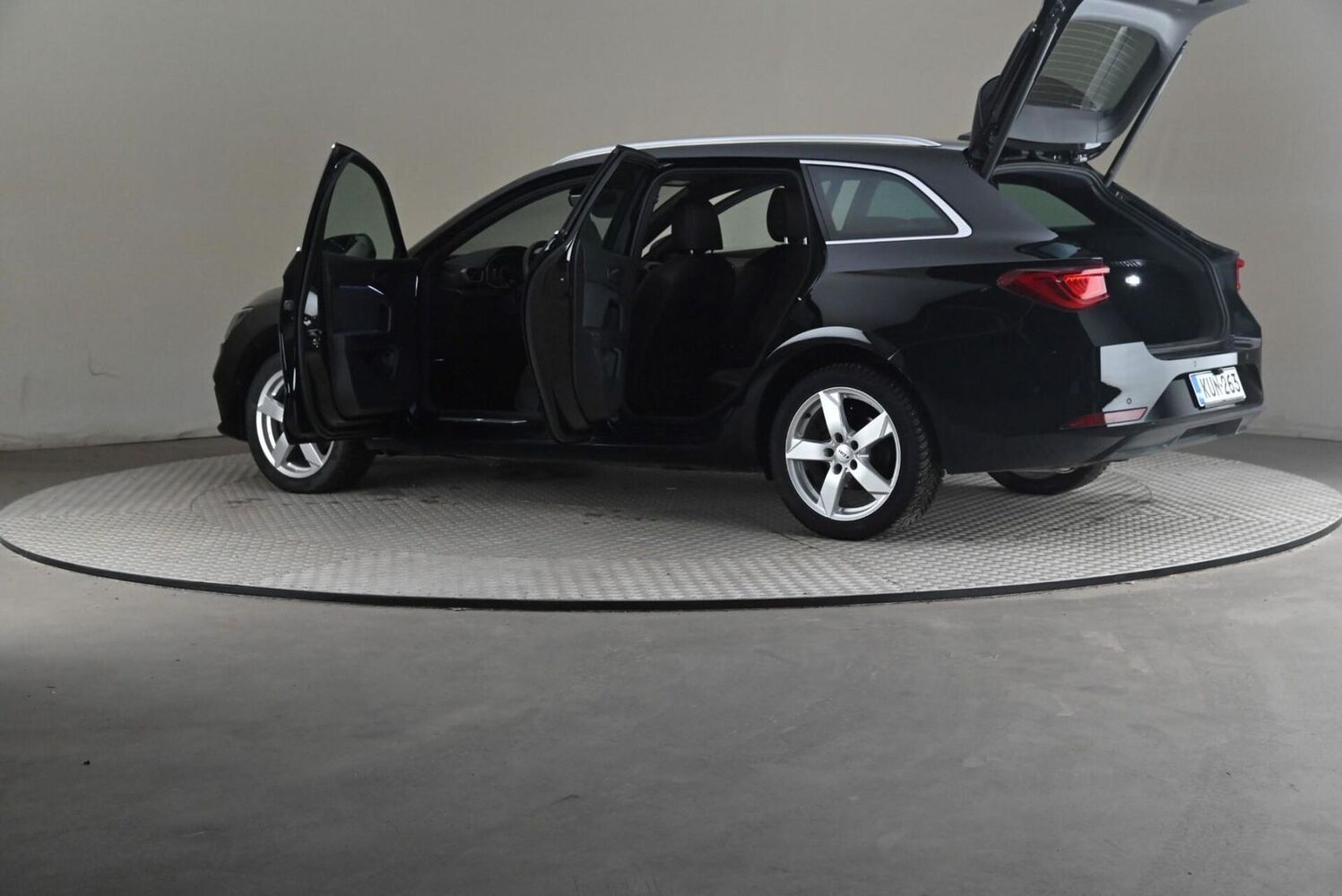 SEAT Leon Sportstourer vaihtoauto