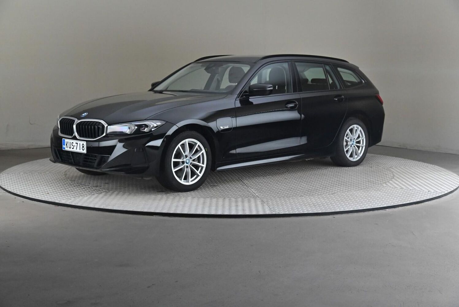 BMW 330 vaihtoauto