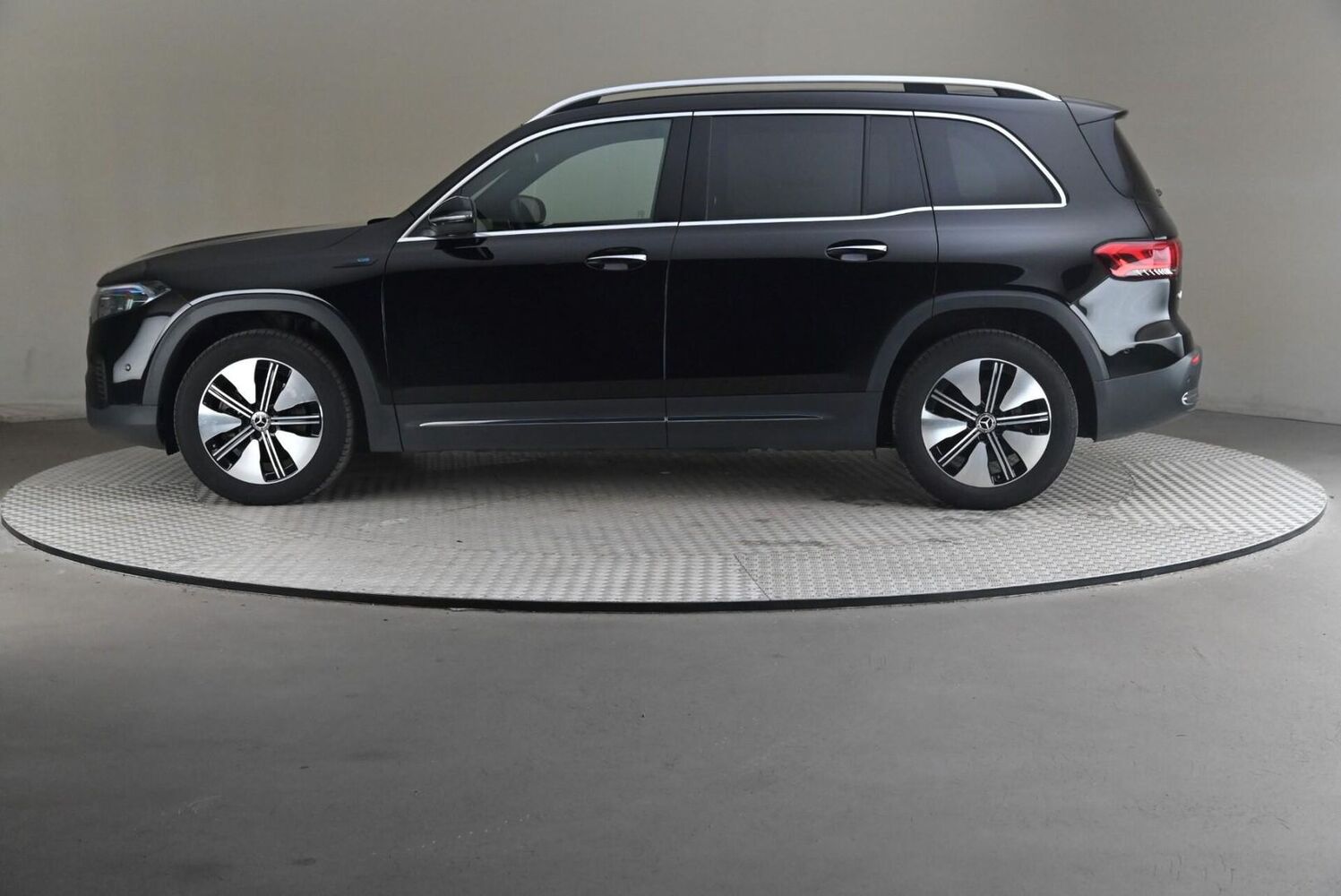 Mercedes-Benz EQB vaihtoauto