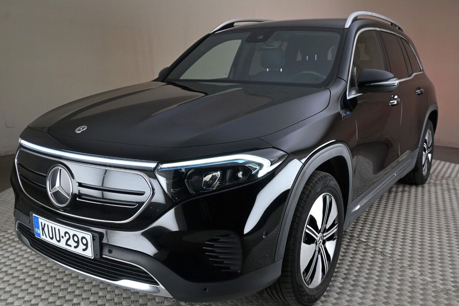 Mercedes-Benz EQB vaihtoauto