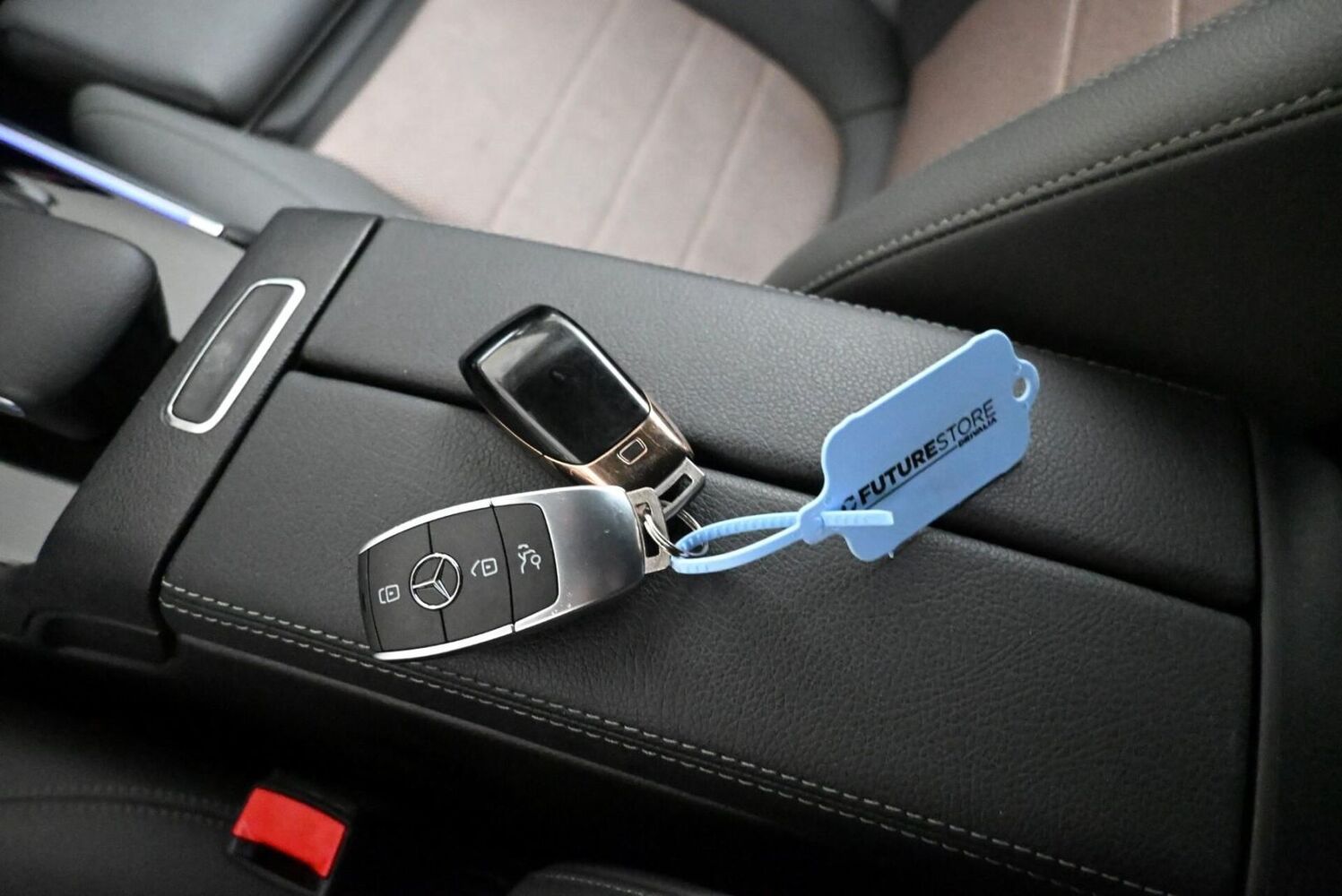Mercedes-Benz EQB vaihtoauto
