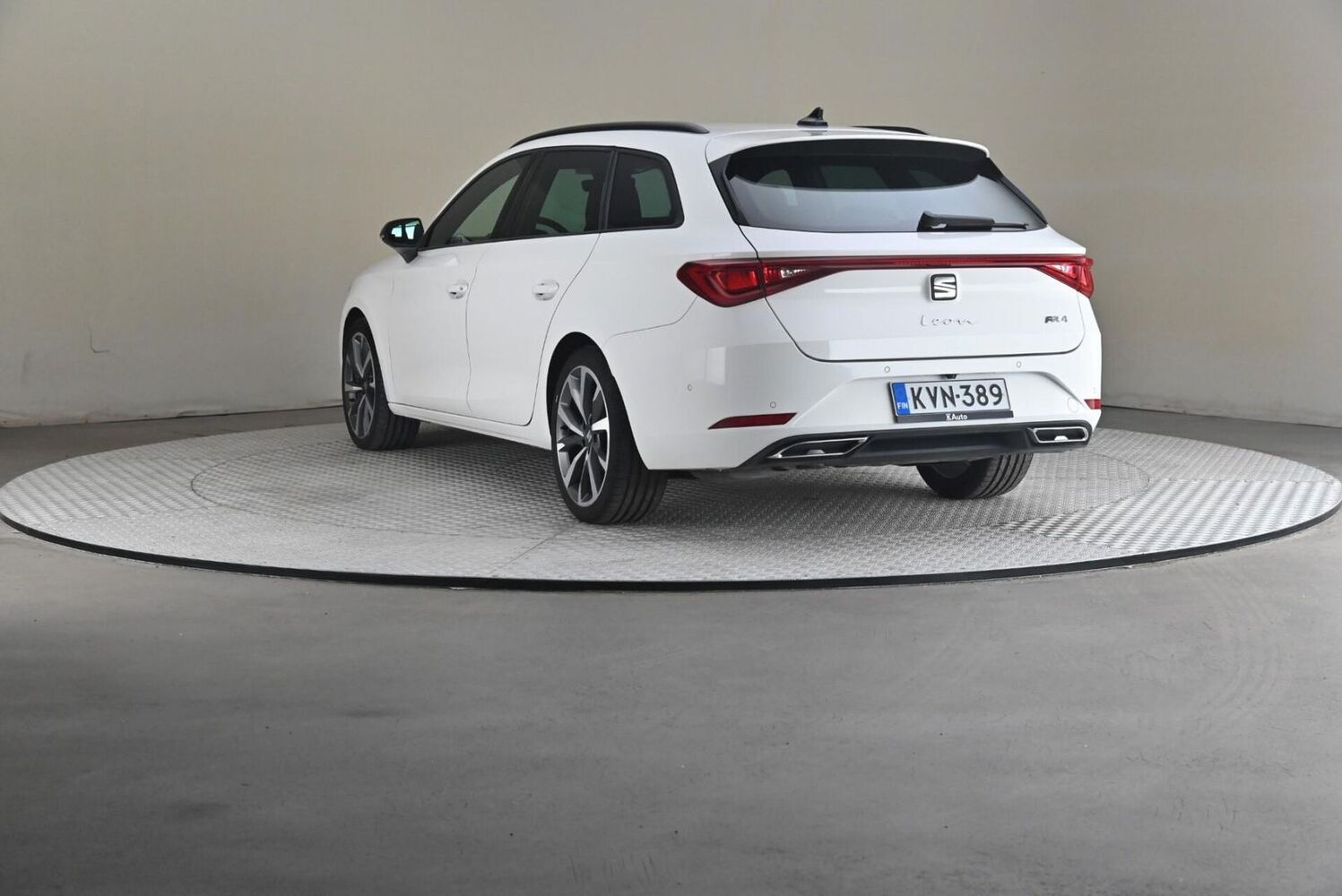 SEAT Leon Sportstourer vaihtoauto