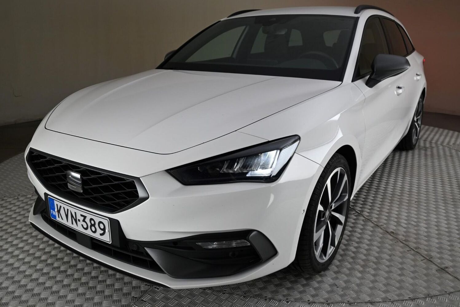 SEAT Leon Sportstourer vaihtoauto