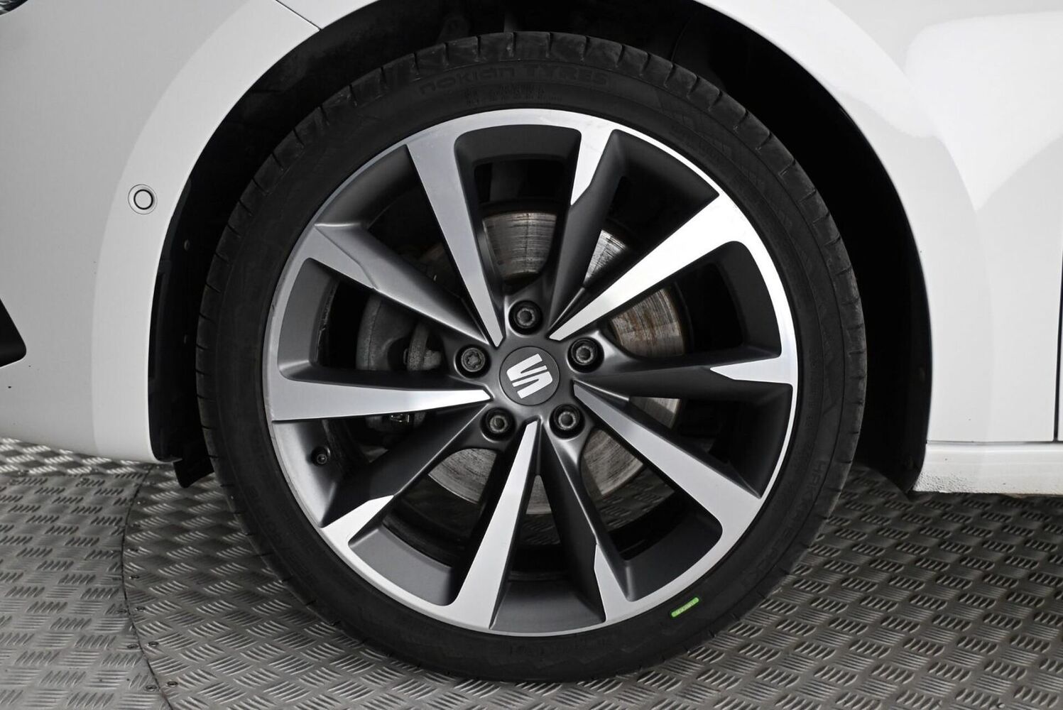 SEAT Leon Sportstourer vaihtoauto