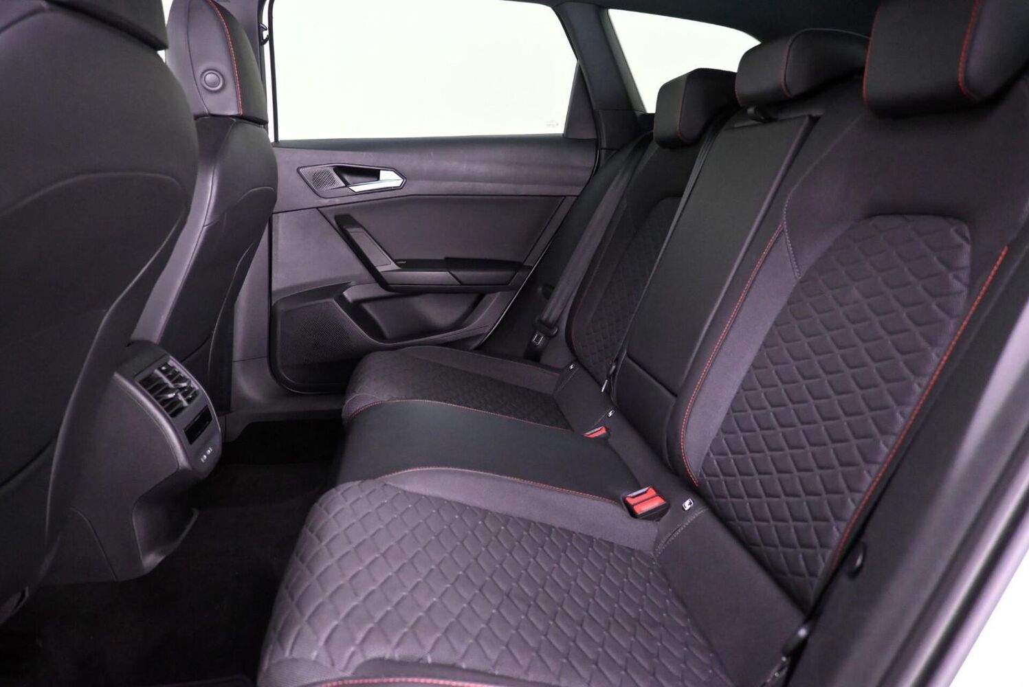 SEAT Leon Sportstourer vaihtoauto