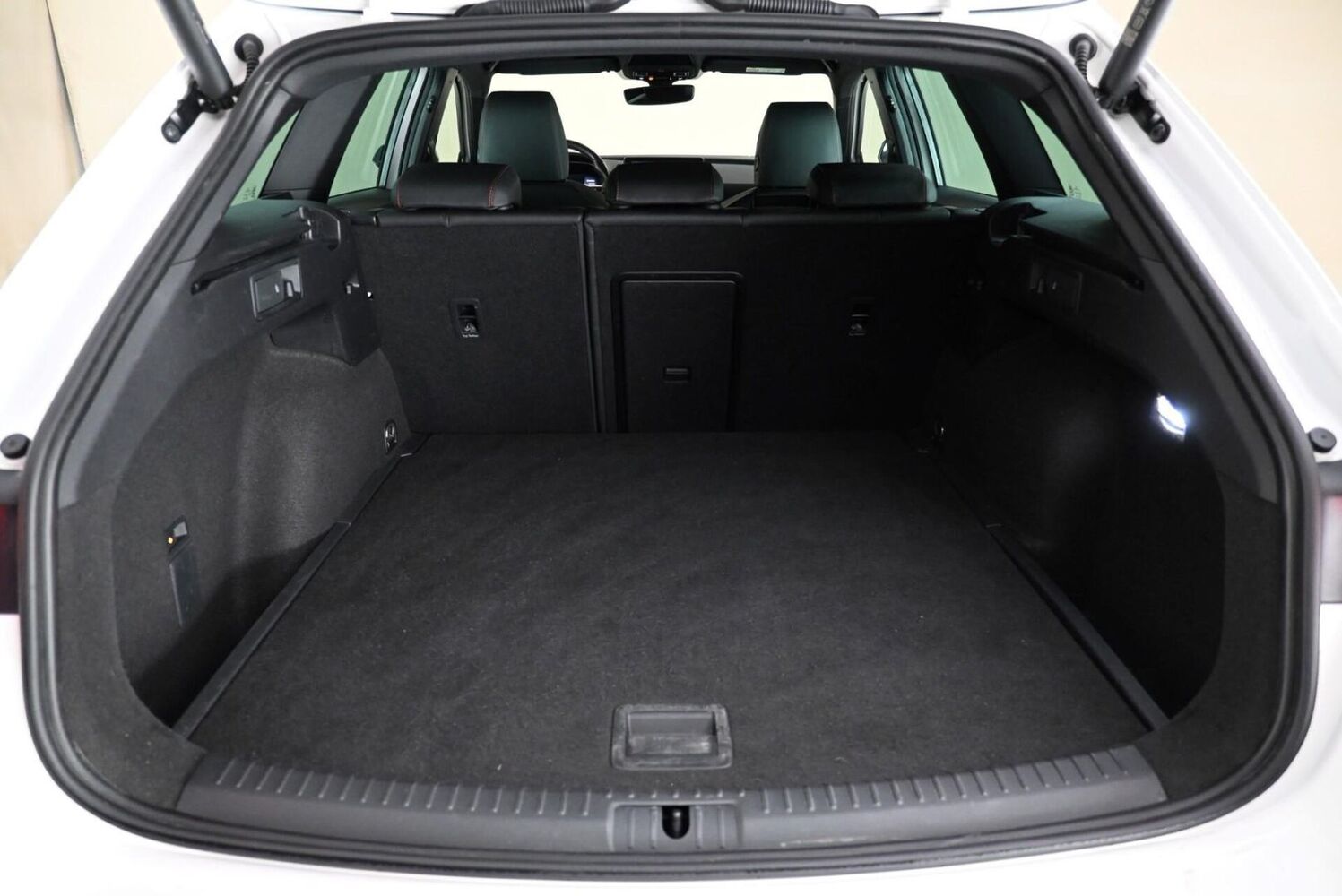 SEAT Leon Sportstourer vaihtoauto