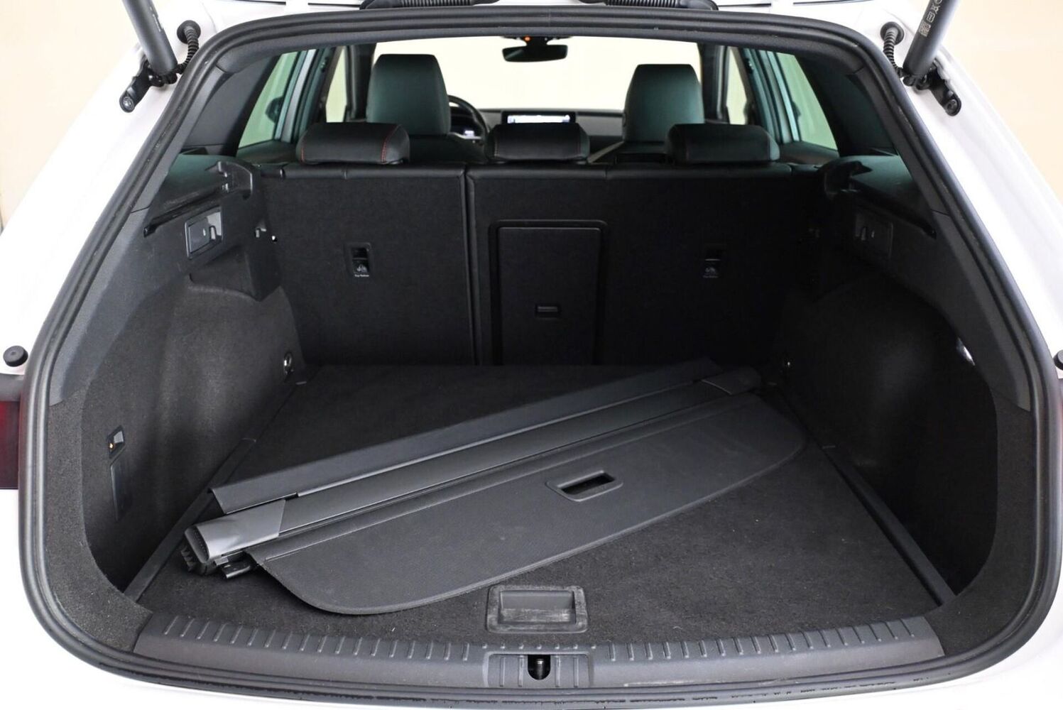 SEAT Leon Sportstourer vaihtoauto