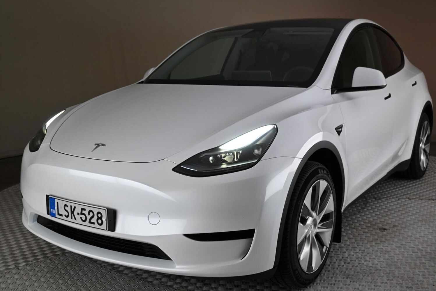Tesla Model Y vaihtoauto
