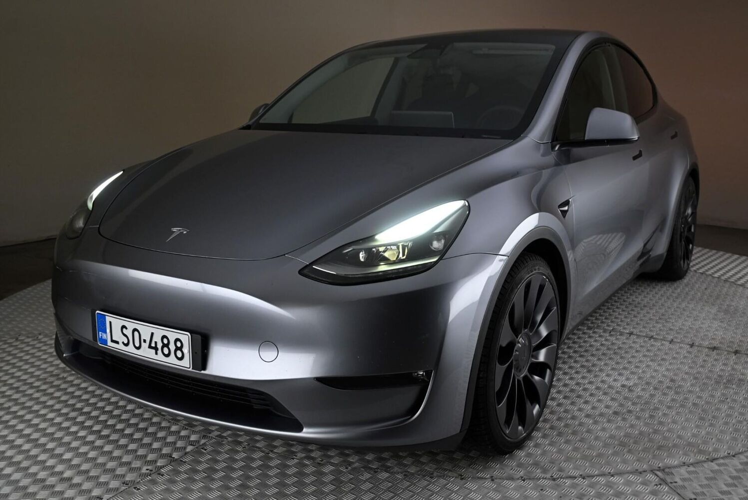 Tesla Model Y vaihtoauto