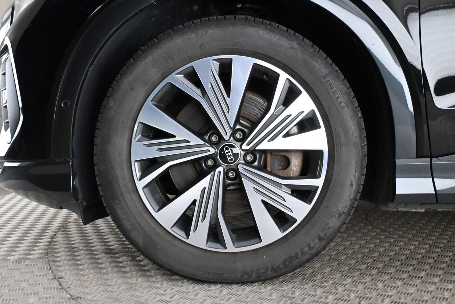 Audi Q4 e-tron vaihtoauto