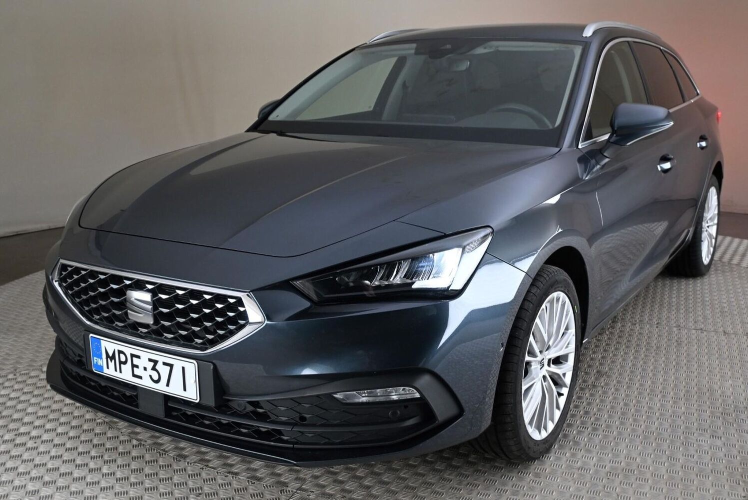 SEAT Leon Sportstourer vaihtoauto