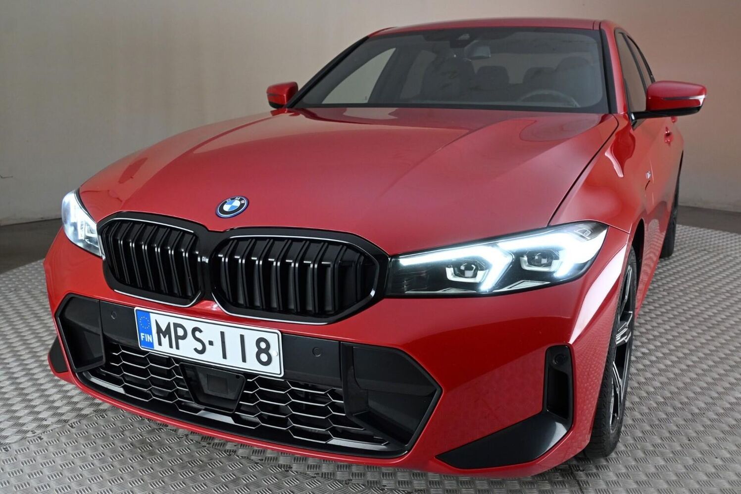 BMW 330 vaihtoauto