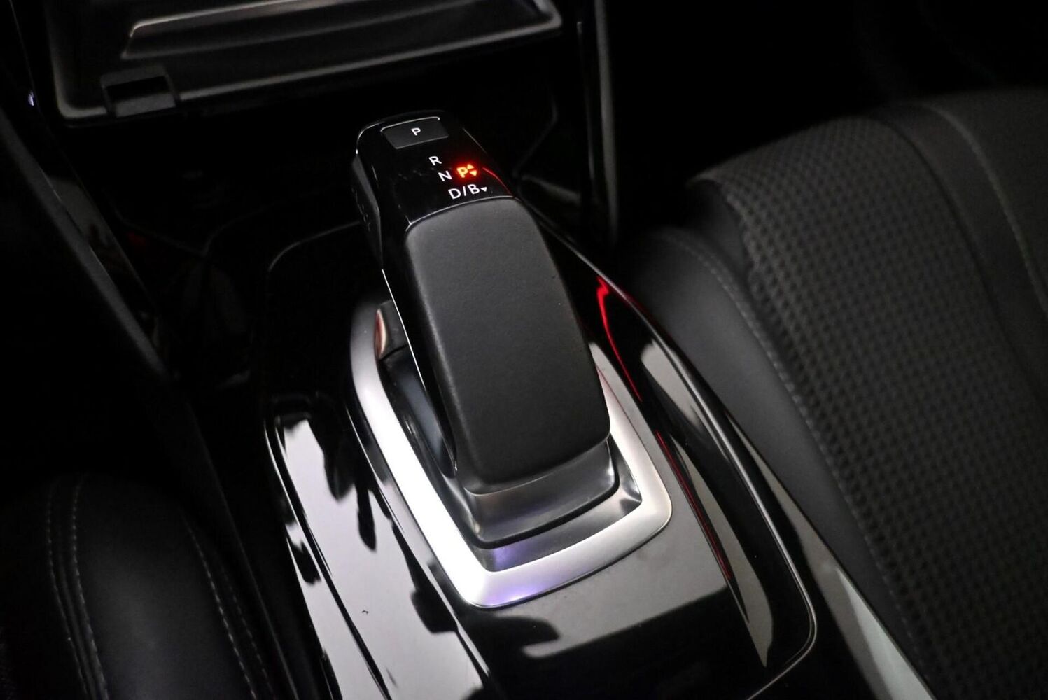 Peugeot e-208 vaihtoauto