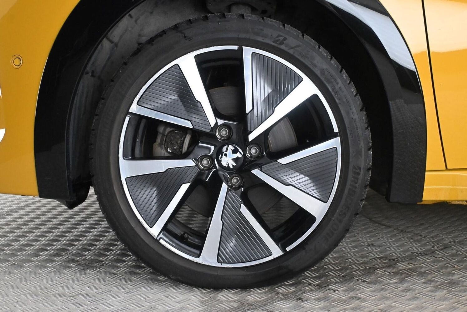 Peugeot e-208 vaihtoauto