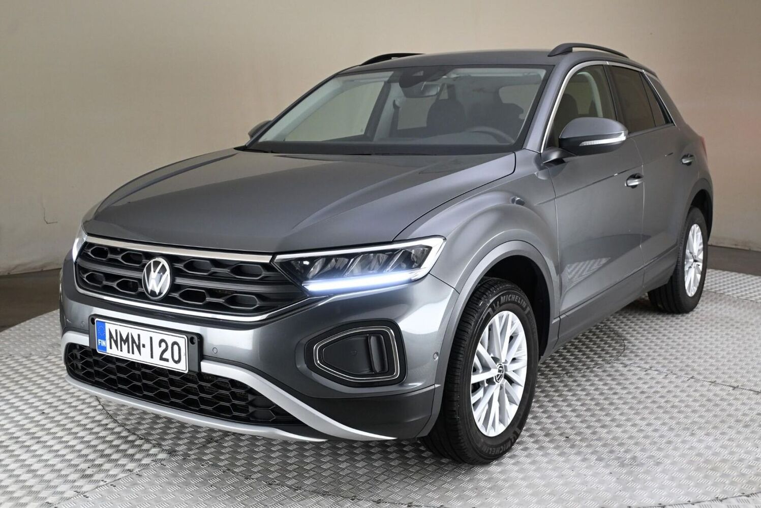 Volkswagen T-Roc vaihtoauto