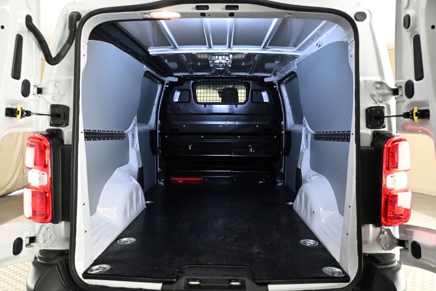 Peugeot e-Expert vaihtoauto