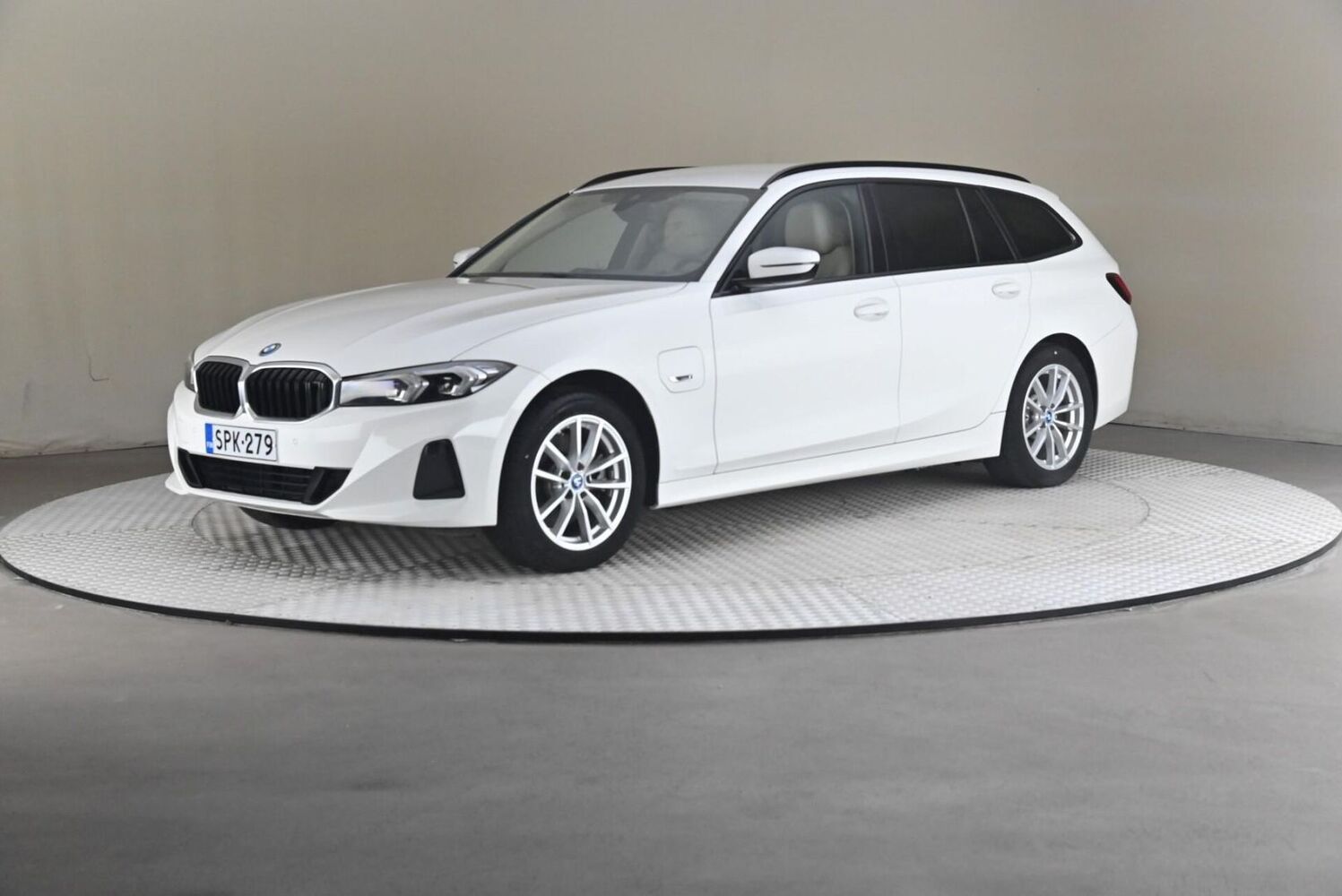 BMW 330 vaihtoauto