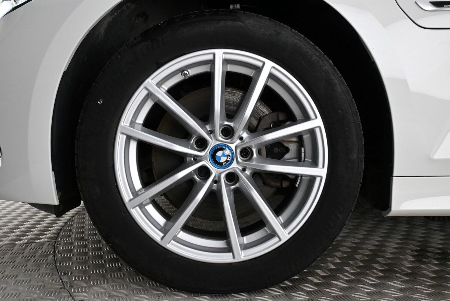 BMW 330 vaihtoauto