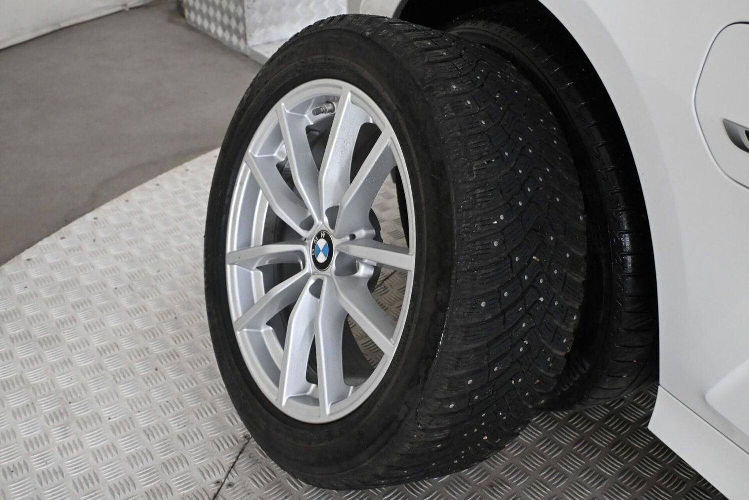 BMW 330 vaihtoauto