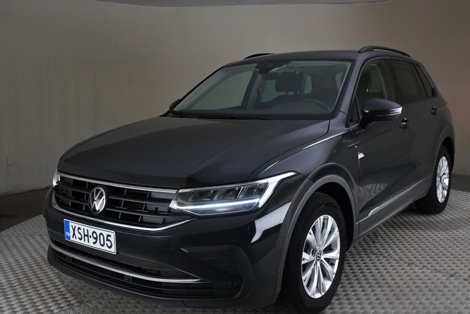 Volkswagen Tiguan vaihtoauto