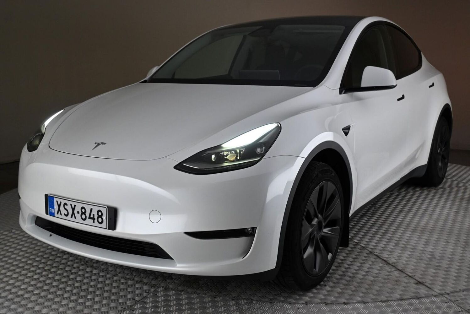 Tesla Model Y vaihtoauto
