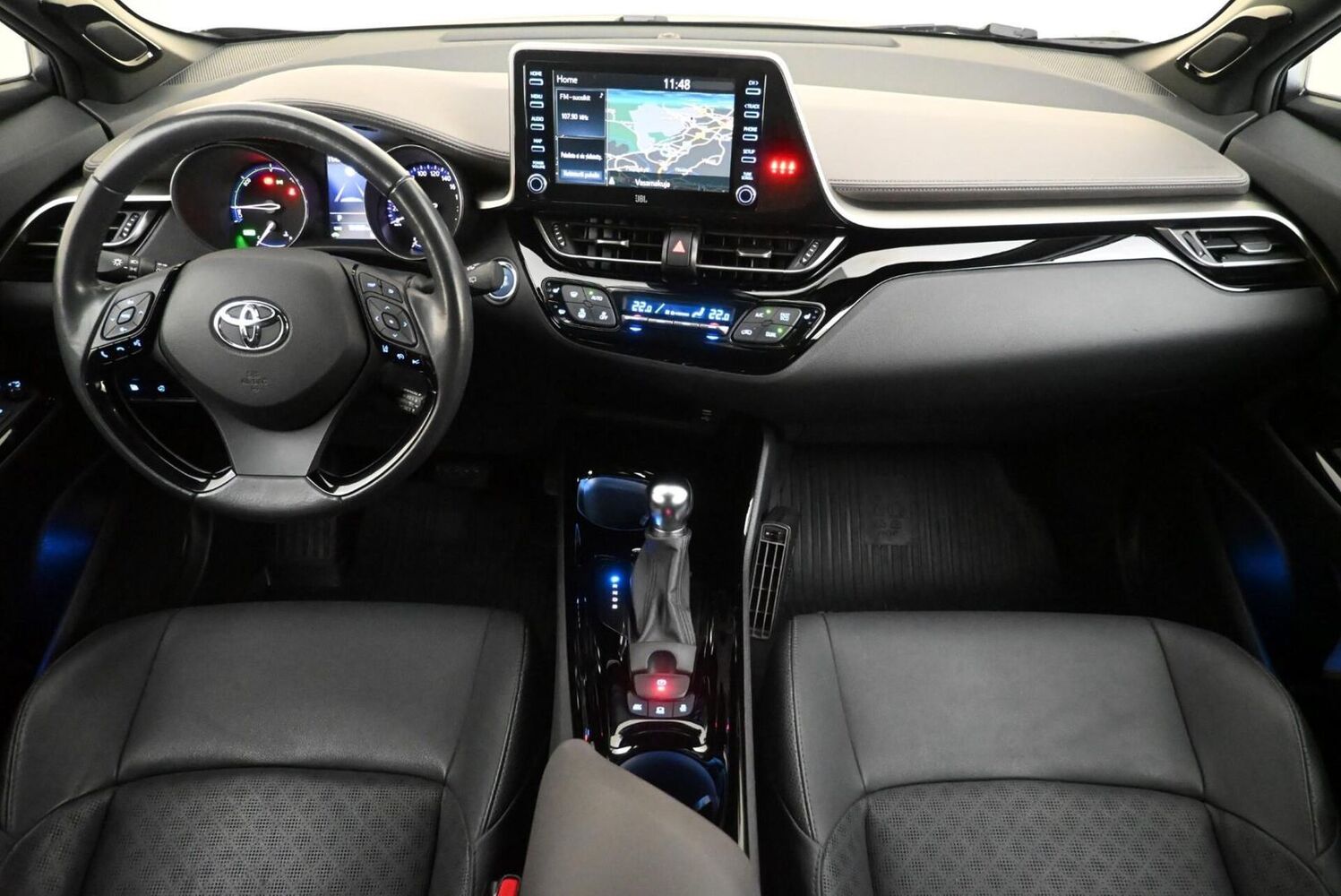 Toyota C-HR vaihtoauto