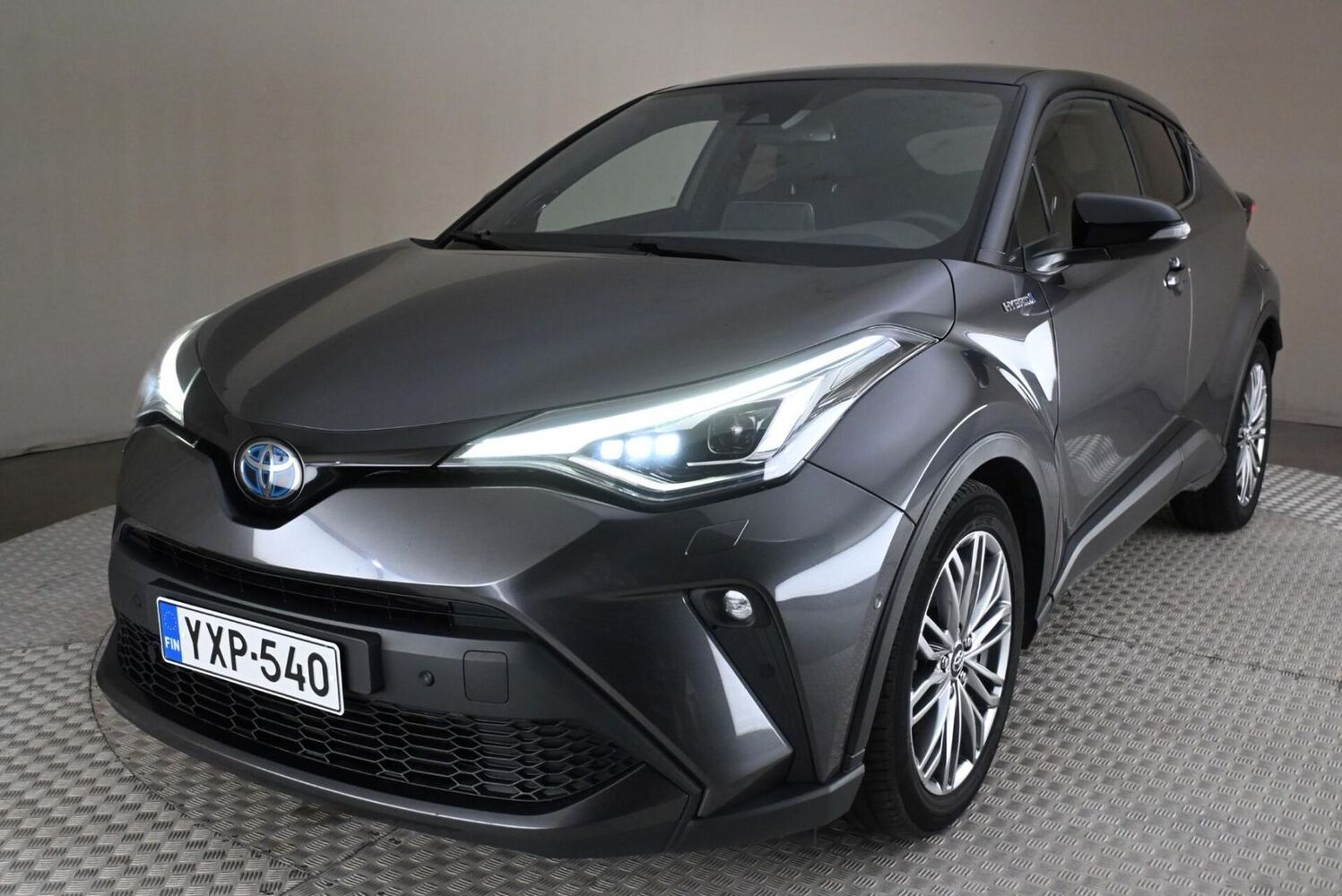 Toyota C-HR vaihtoauto